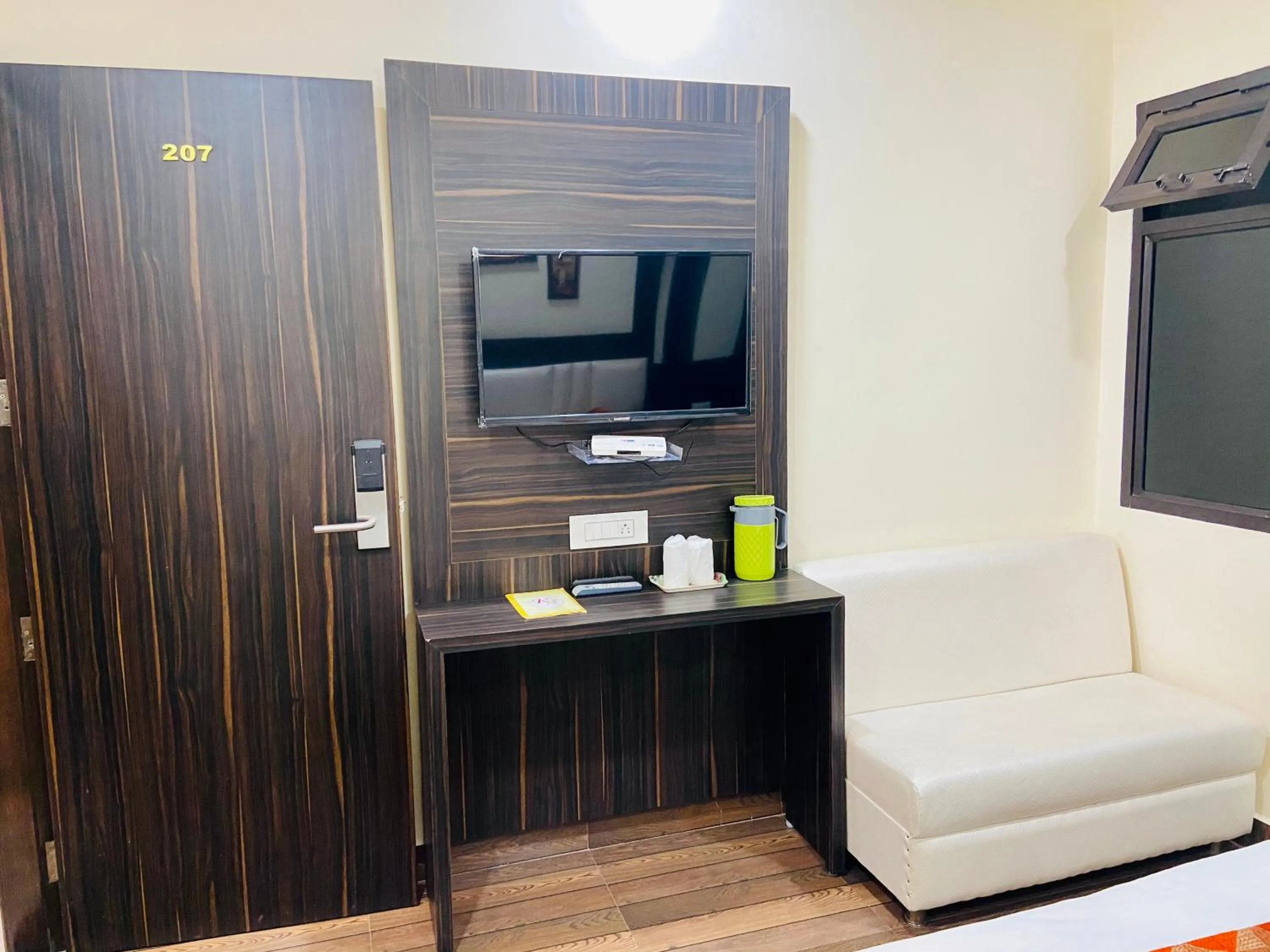 TV and multimedia in Hotel Kabir Residency