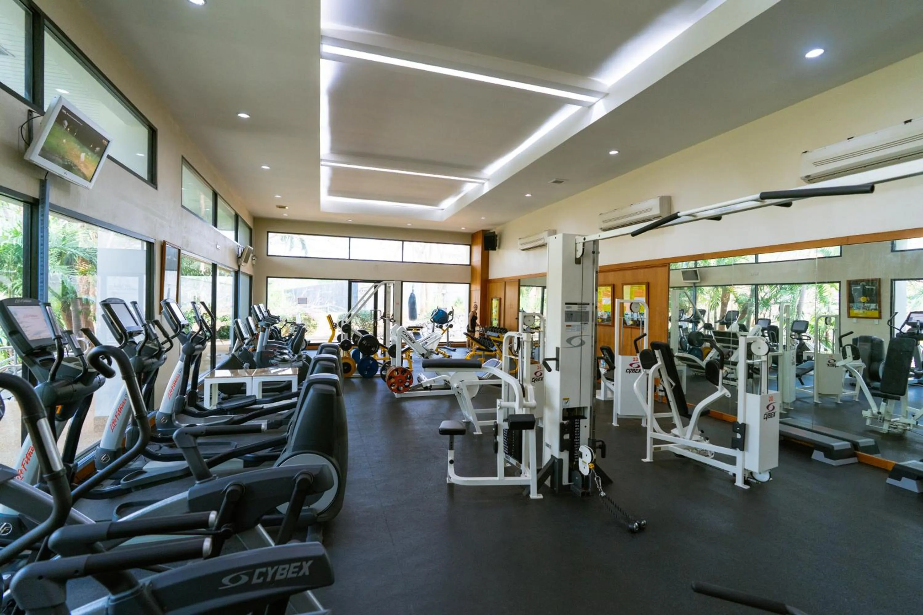 Fitness centre/facilities in Royal Wing Suites & Spa Pattaya
