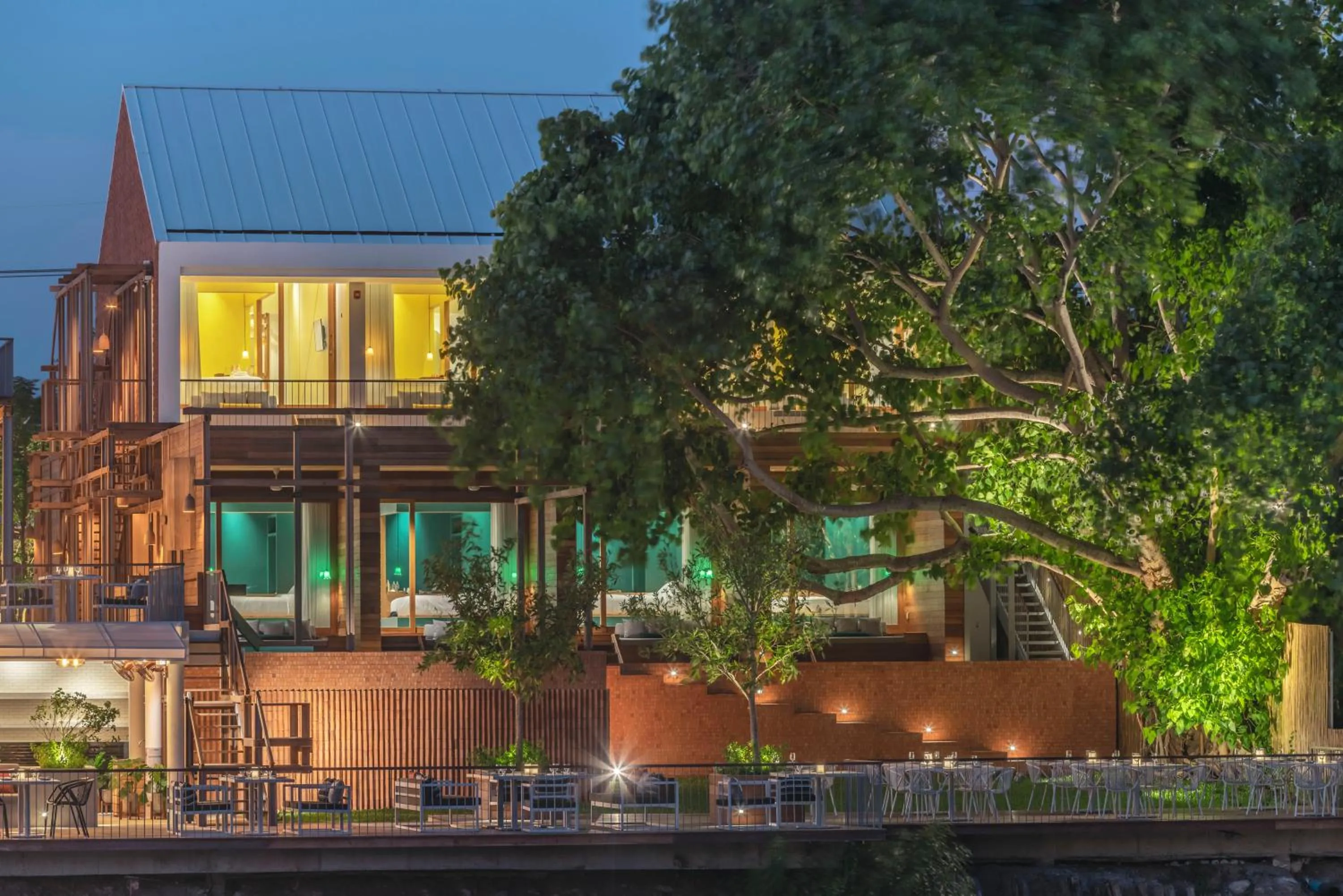 Restaurant/places to eat in Baan Pomphet