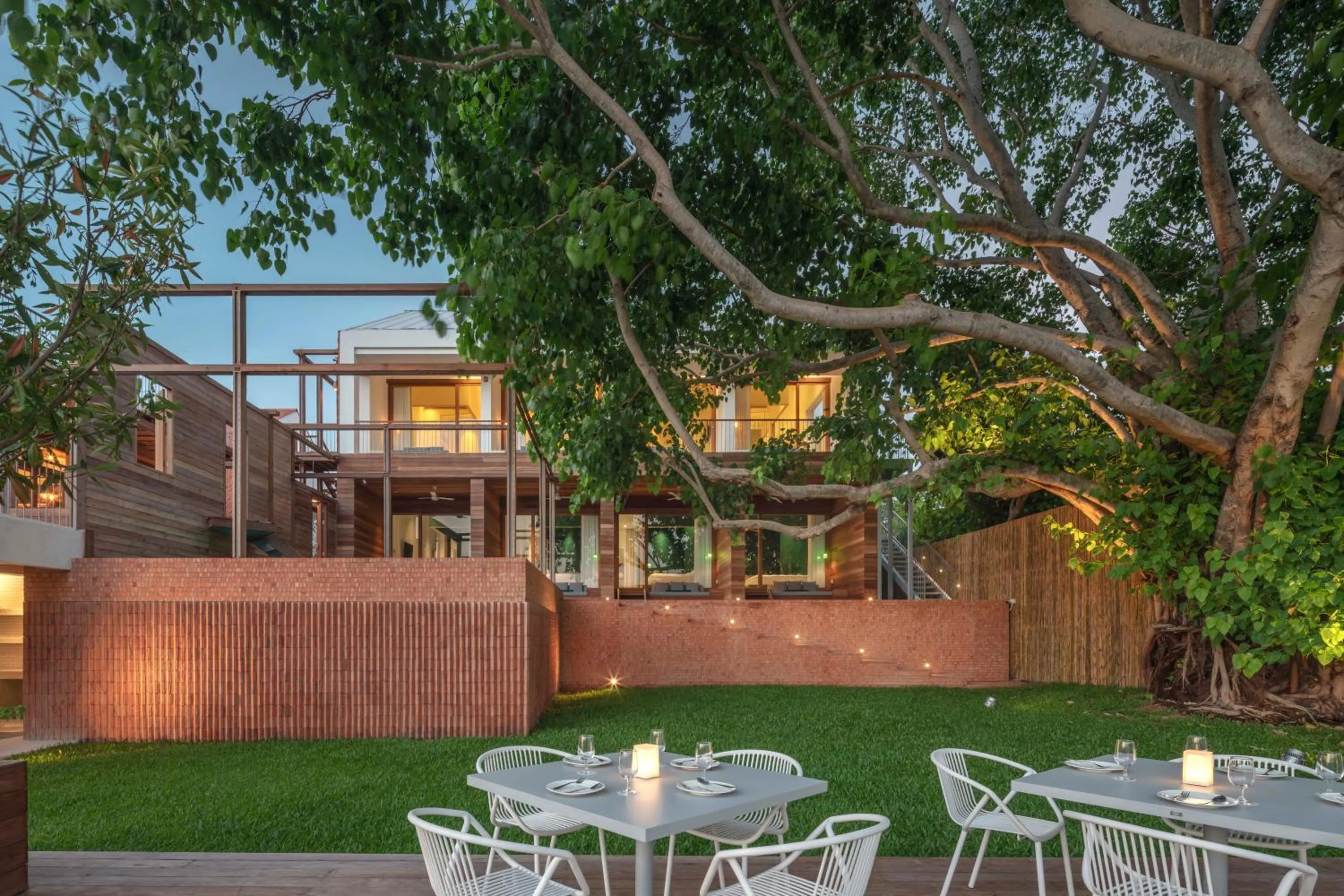 Garden view in Baan Pomphet