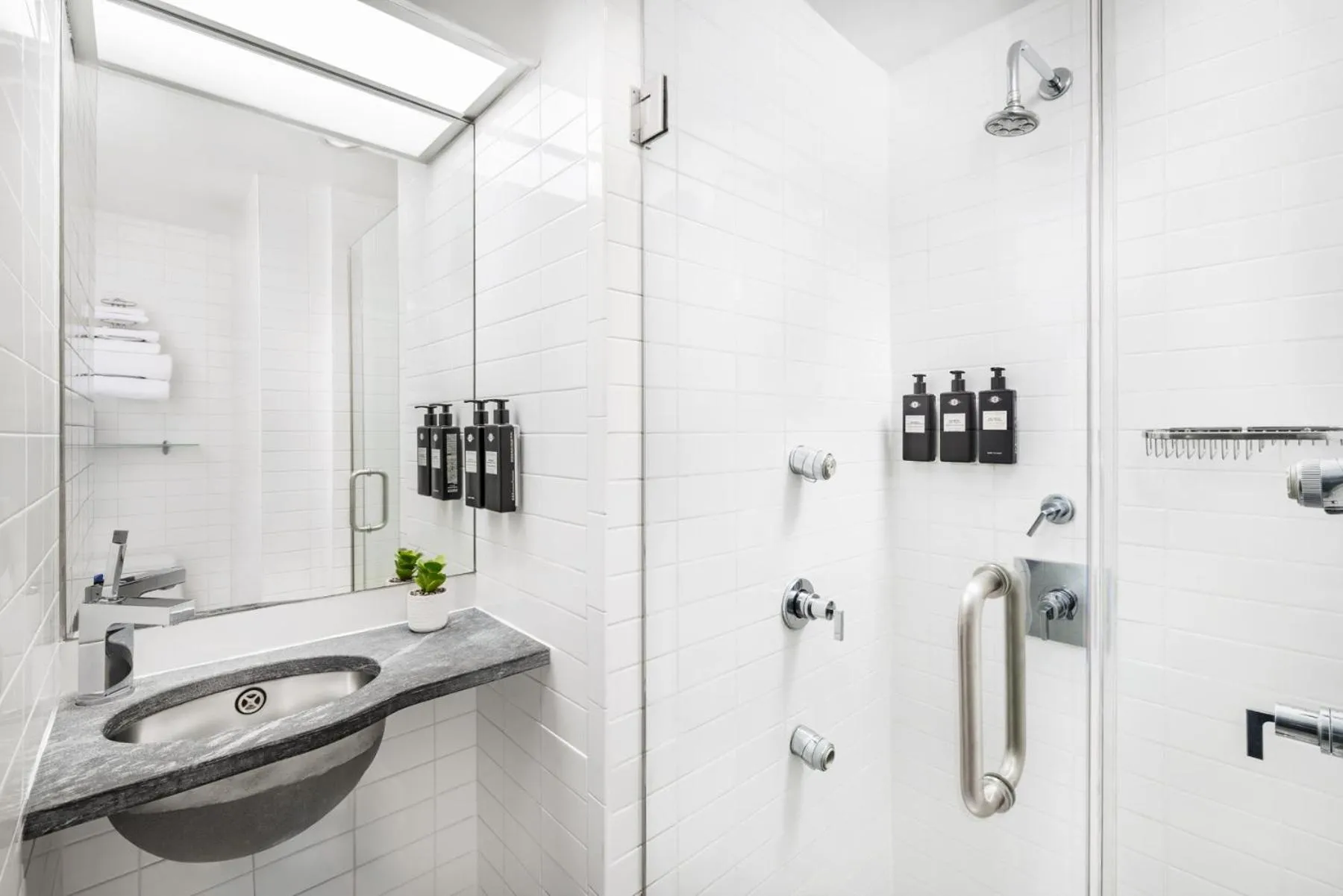 Shower in Shoreham Hotel