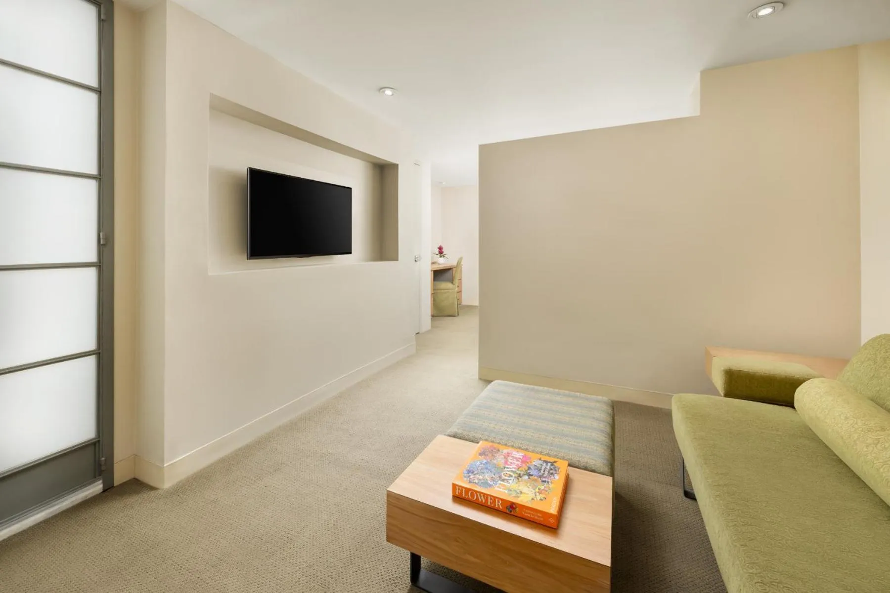 Communal lounge/ TV room in Shoreham Hotel
