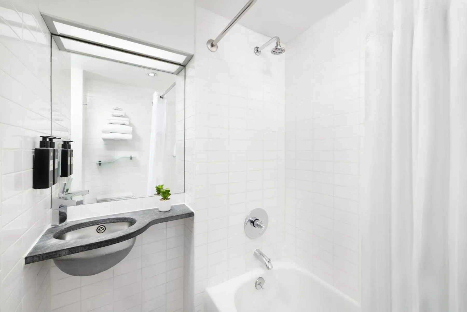 Shower in Shoreham Hotel