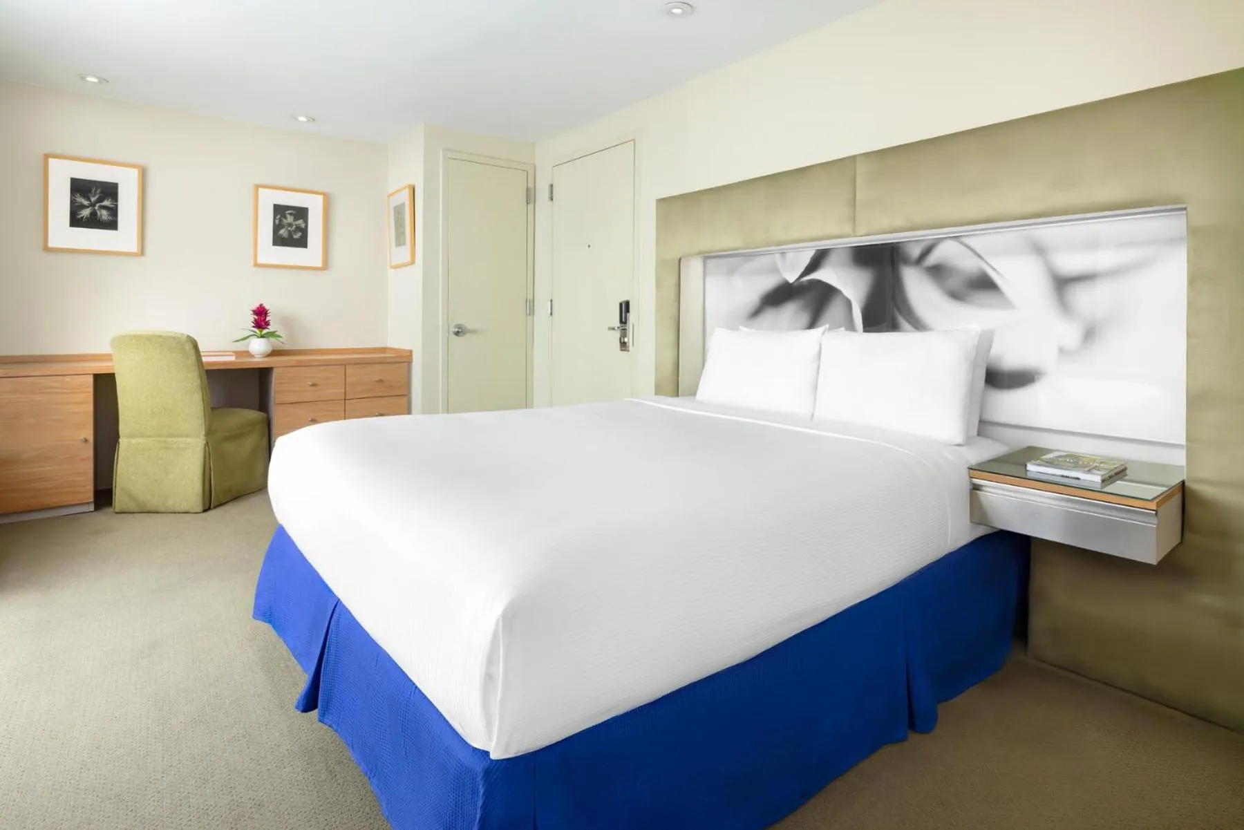 Bed in Shoreham Hotel