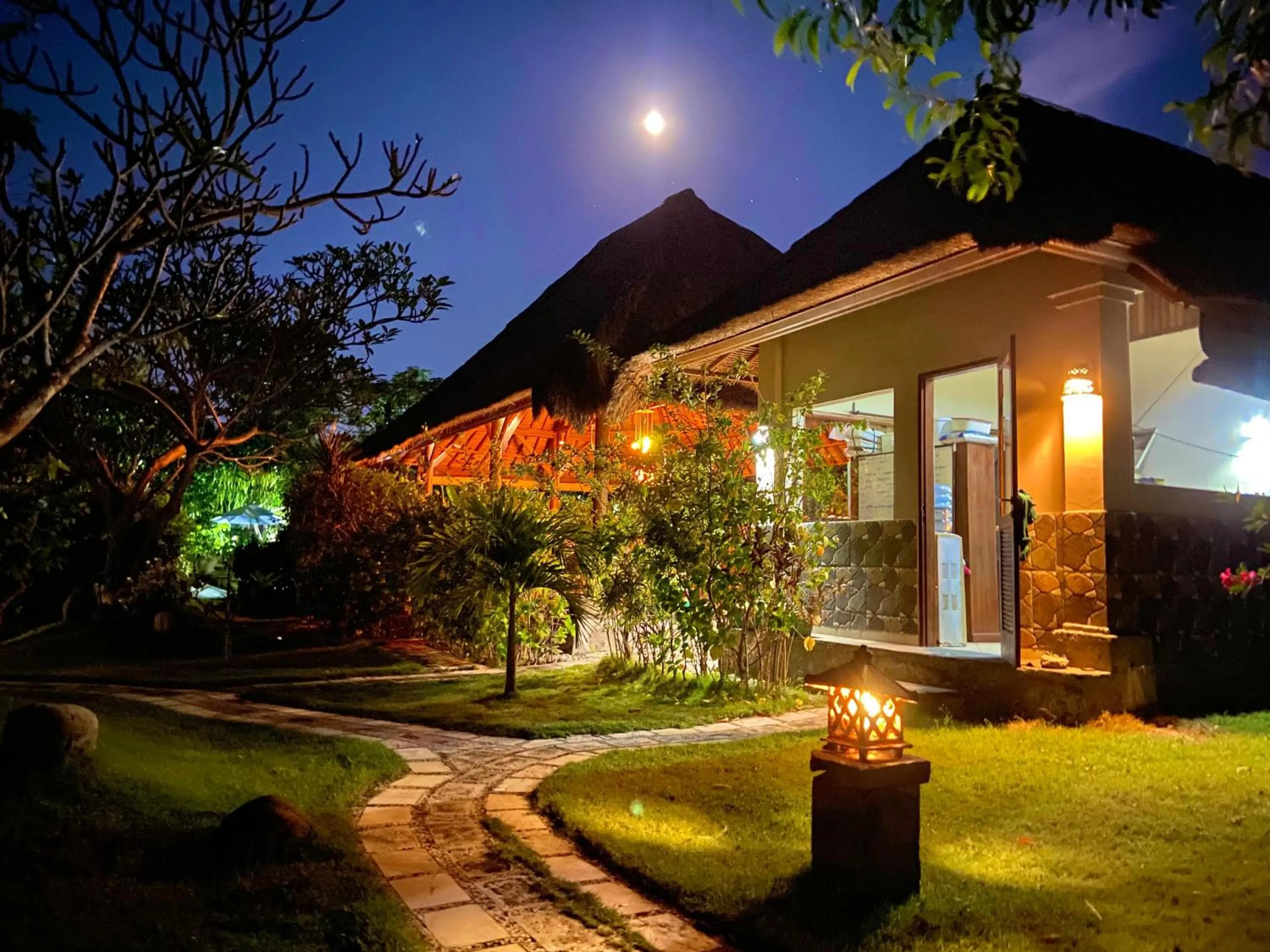 Sunia Loka Bungalows & Dive Center