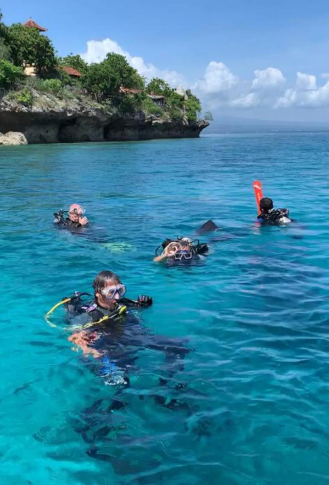 People in Sunia Loka Bungalows & Dive Center