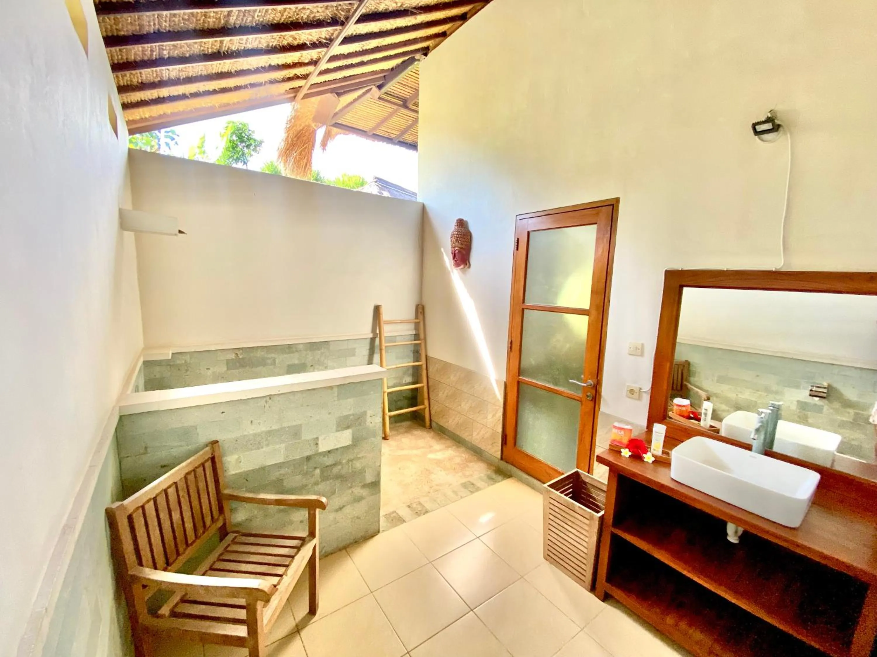 Bed in Sunia Loka Bungalows & Dive Center