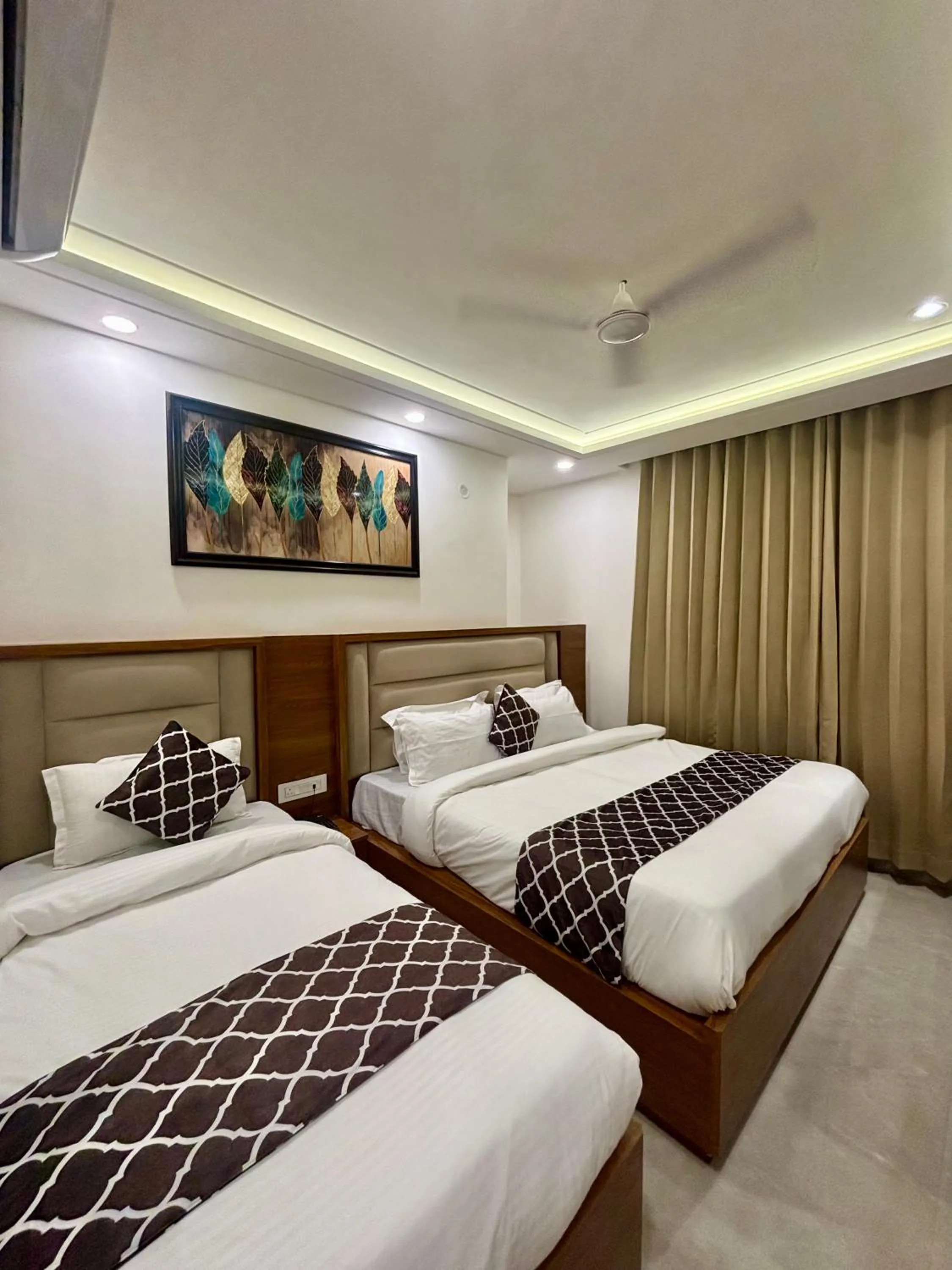 Hotel G R Residency GOLDEN TEMPLE JUST 2 mins WALKING DISTANCE FROM HOTEL