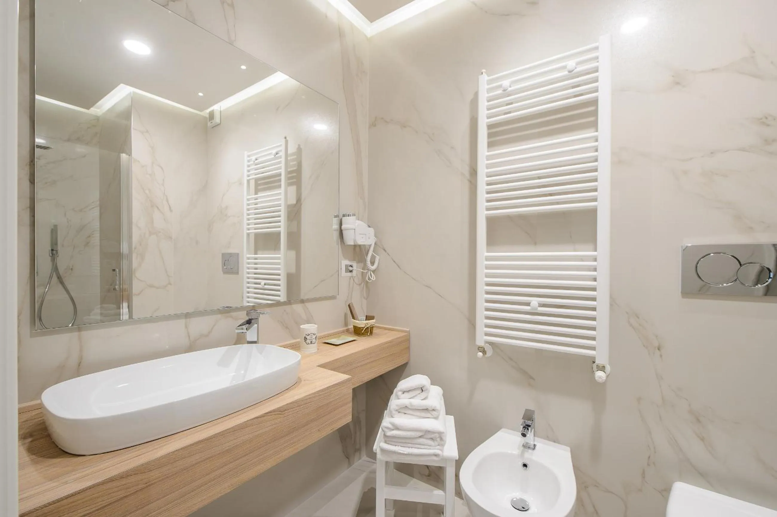 Shower in Quarto Novo Suite