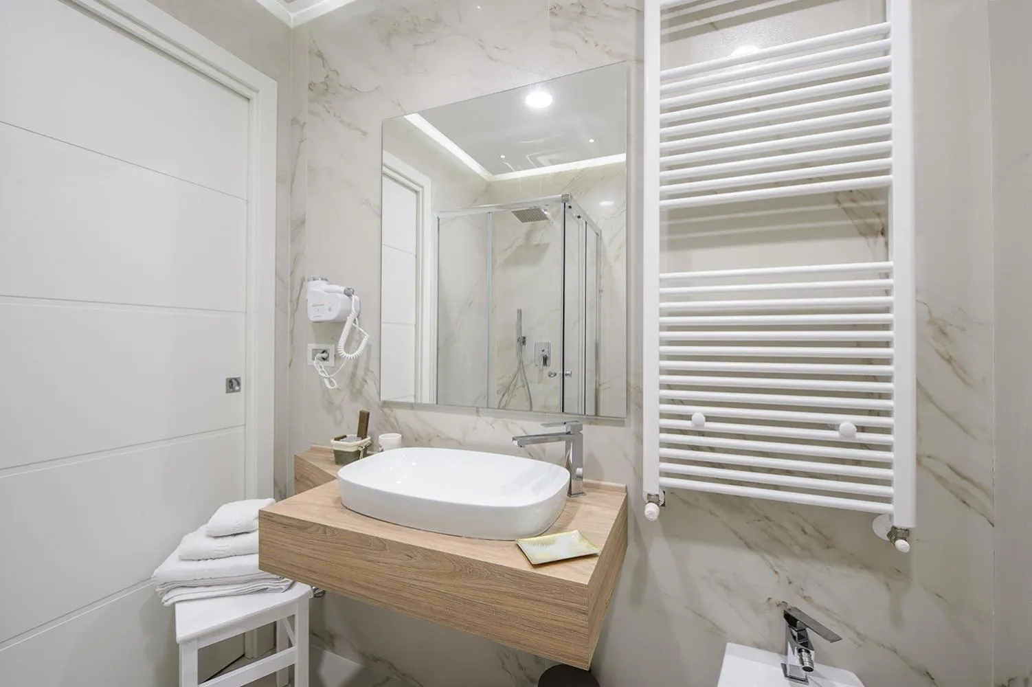 Shower in Quarto Novo Suite