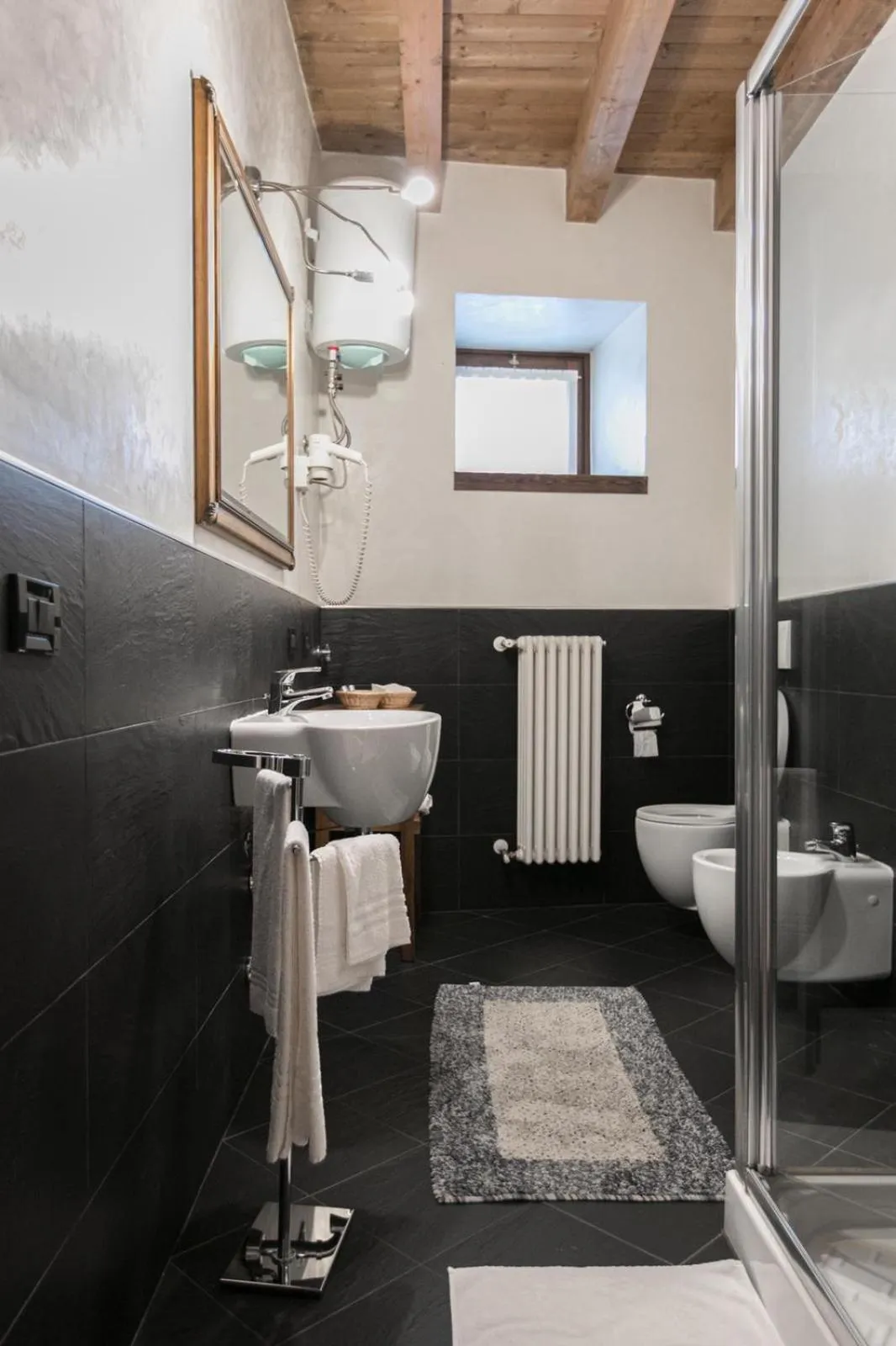 Bathroom in Fontanile Relais - Valcalepio Lounge