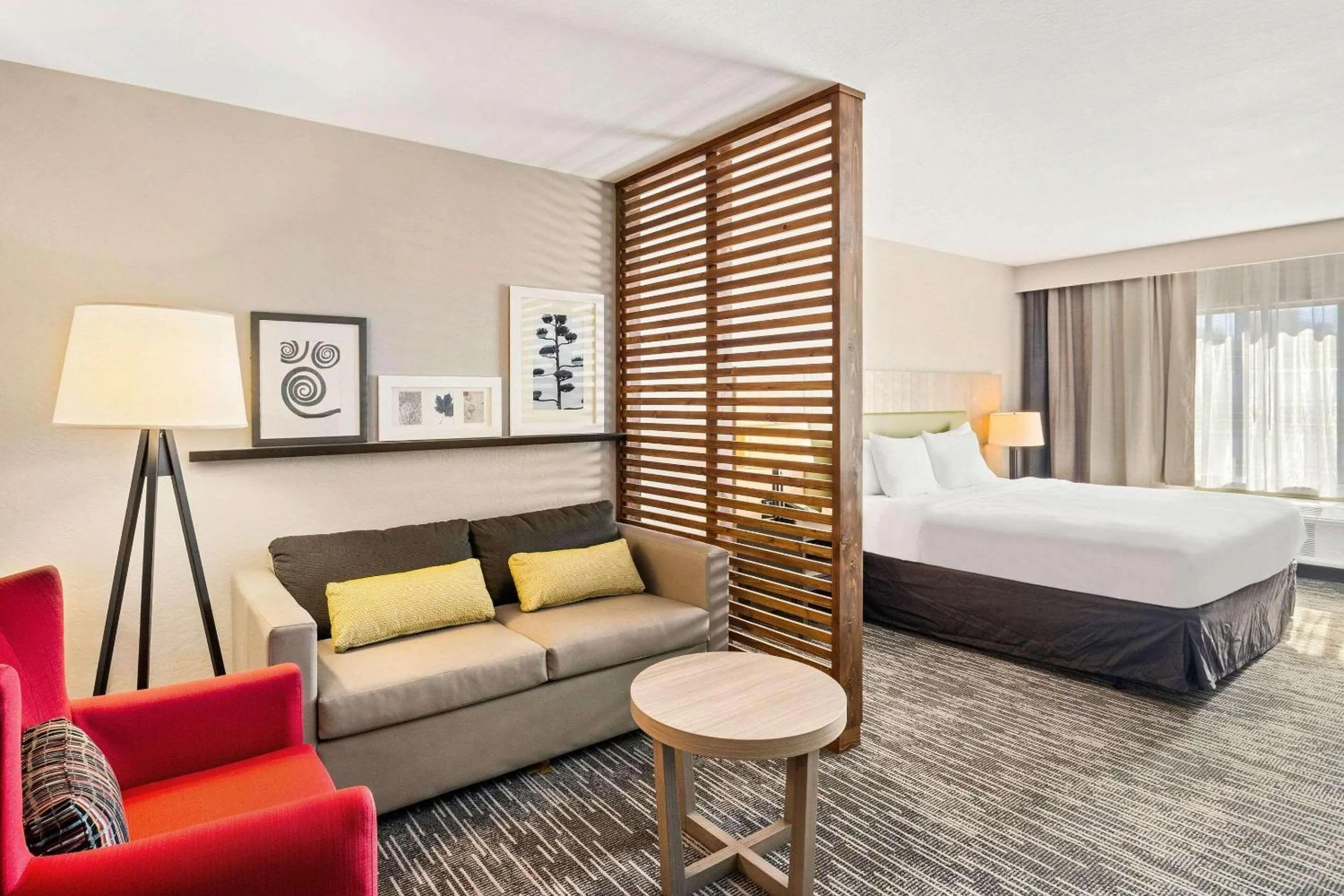 Bedroom, Bed in Country Inn & Suites by Radisson, Flagstaff Downtown, AZ