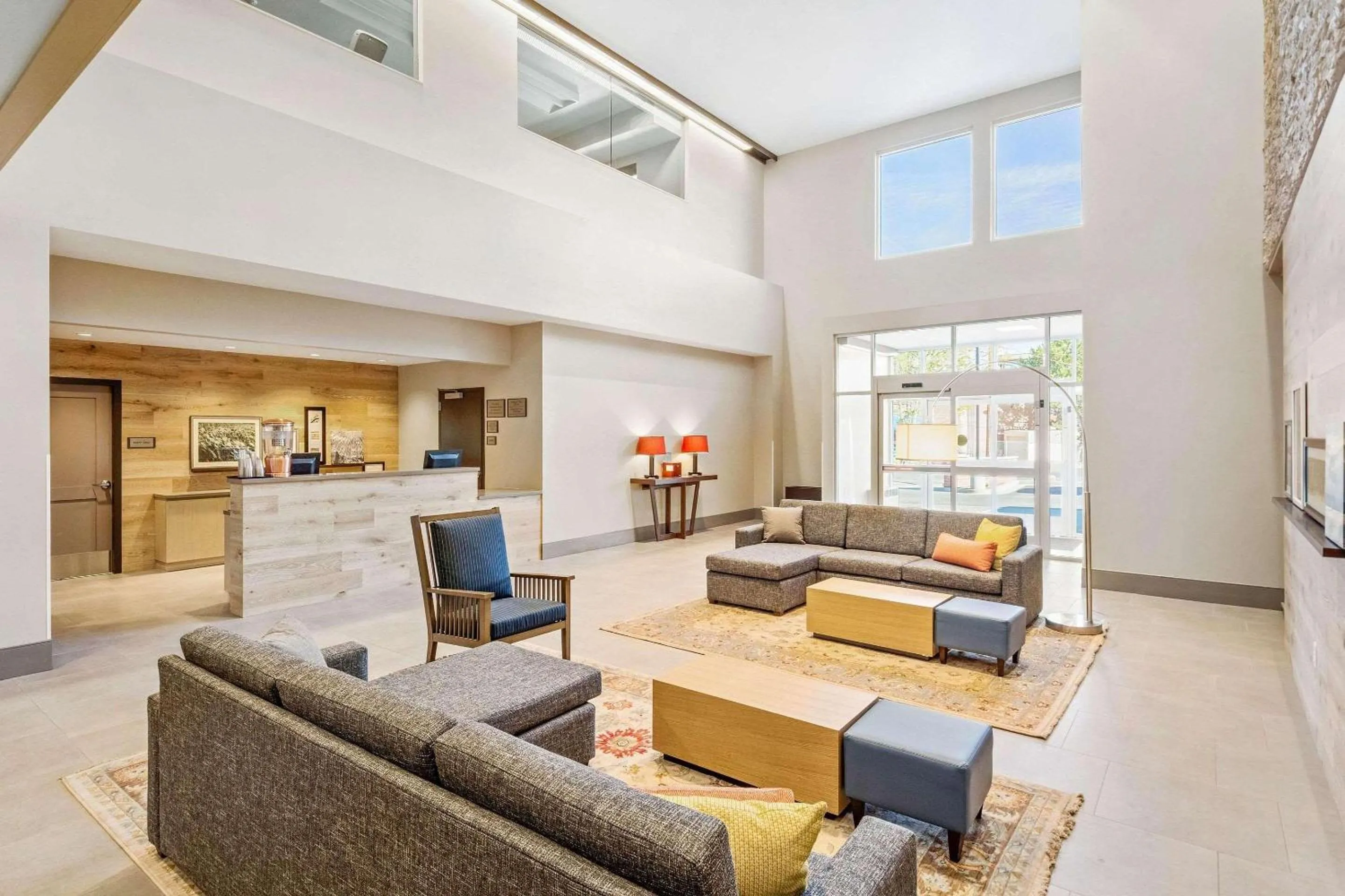 Lobby or reception in Country Inn & Suites by Radisson, Flagstaff Downtown, AZ