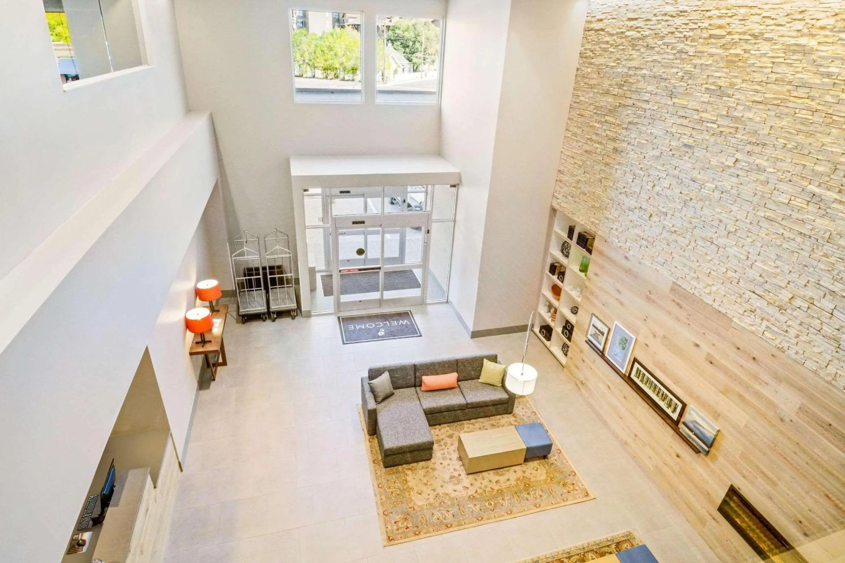 Lobby or reception in Country Inn & Suites by Radisson, Flagstaff Downtown, AZ