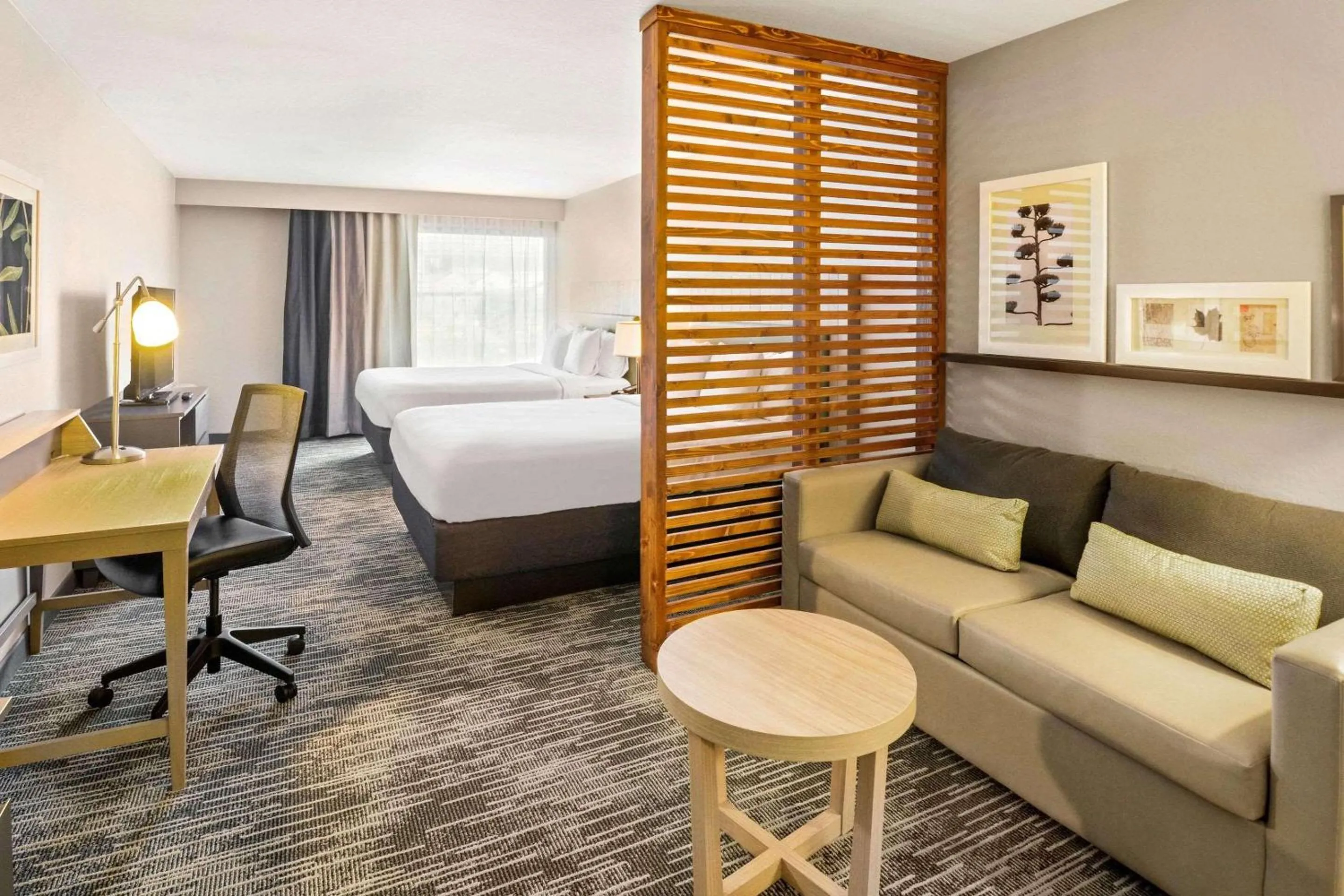 Bedroom, Bed in Country Inn & Suites by Radisson, Flagstaff Downtown, AZ