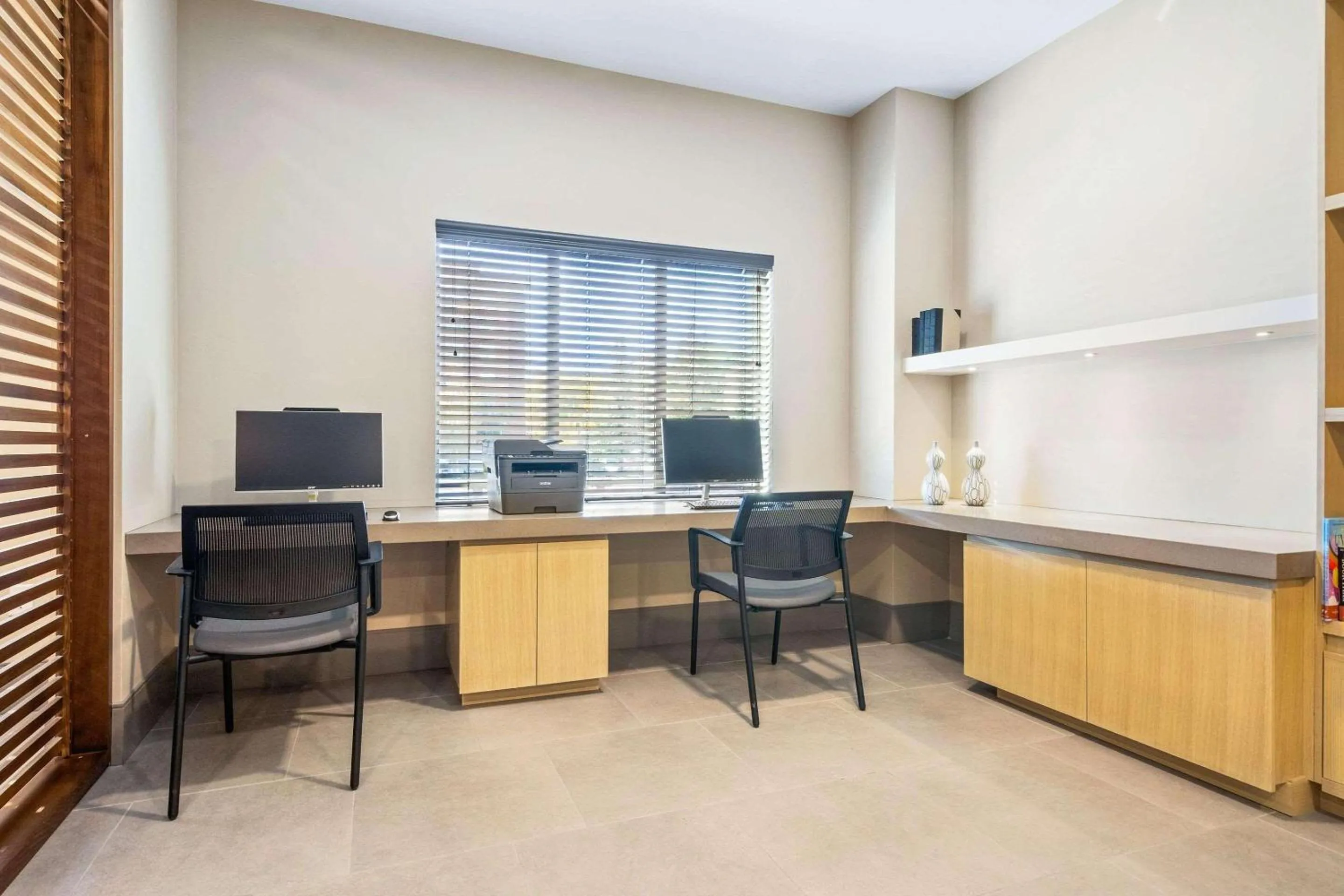 Business facilities in Country Inn & Suites by Radisson, Flagstaff Downtown, AZ