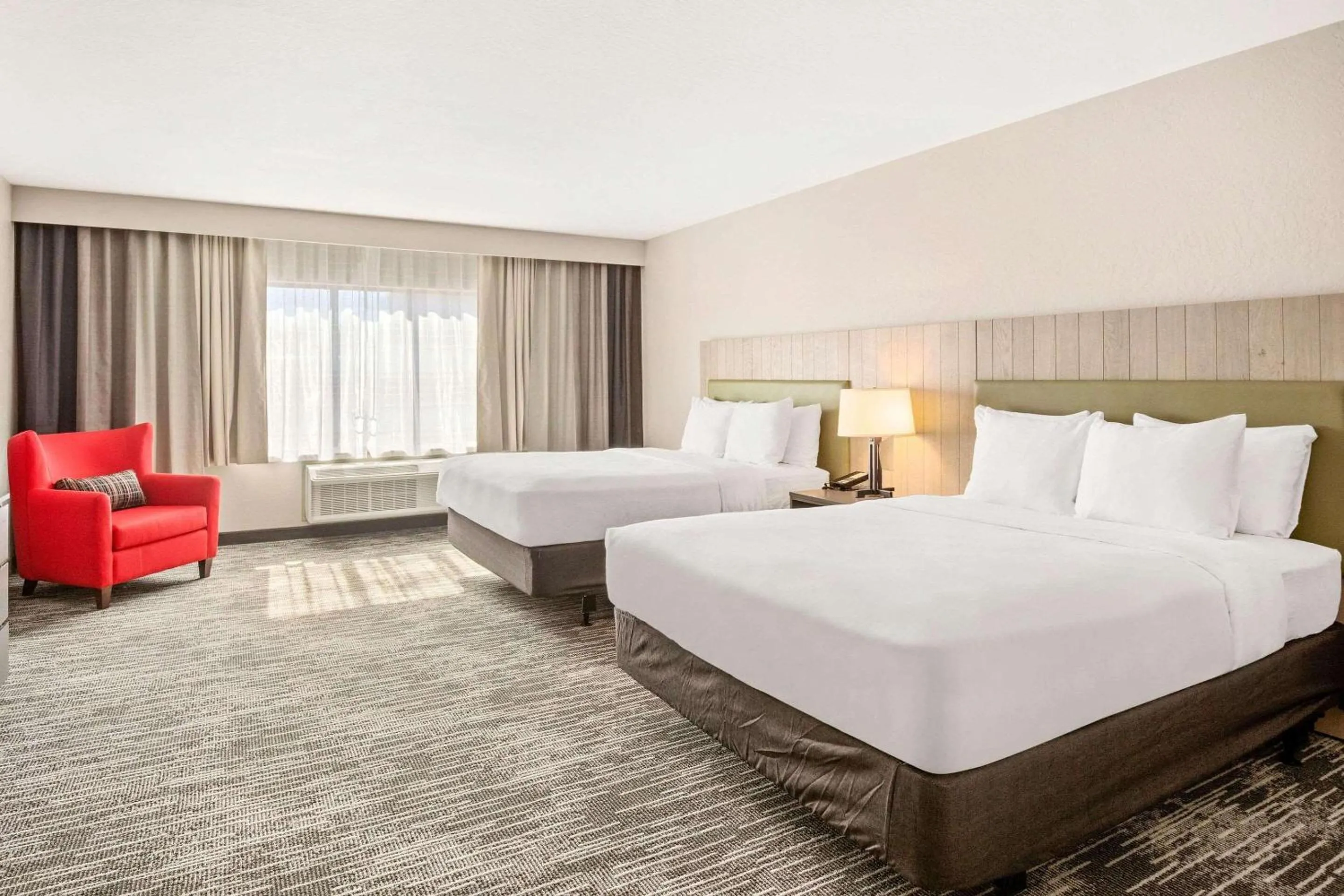 Bedroom, Bed in Country Inn & Suites by Radisson, Flagstaff Downtown, AZ