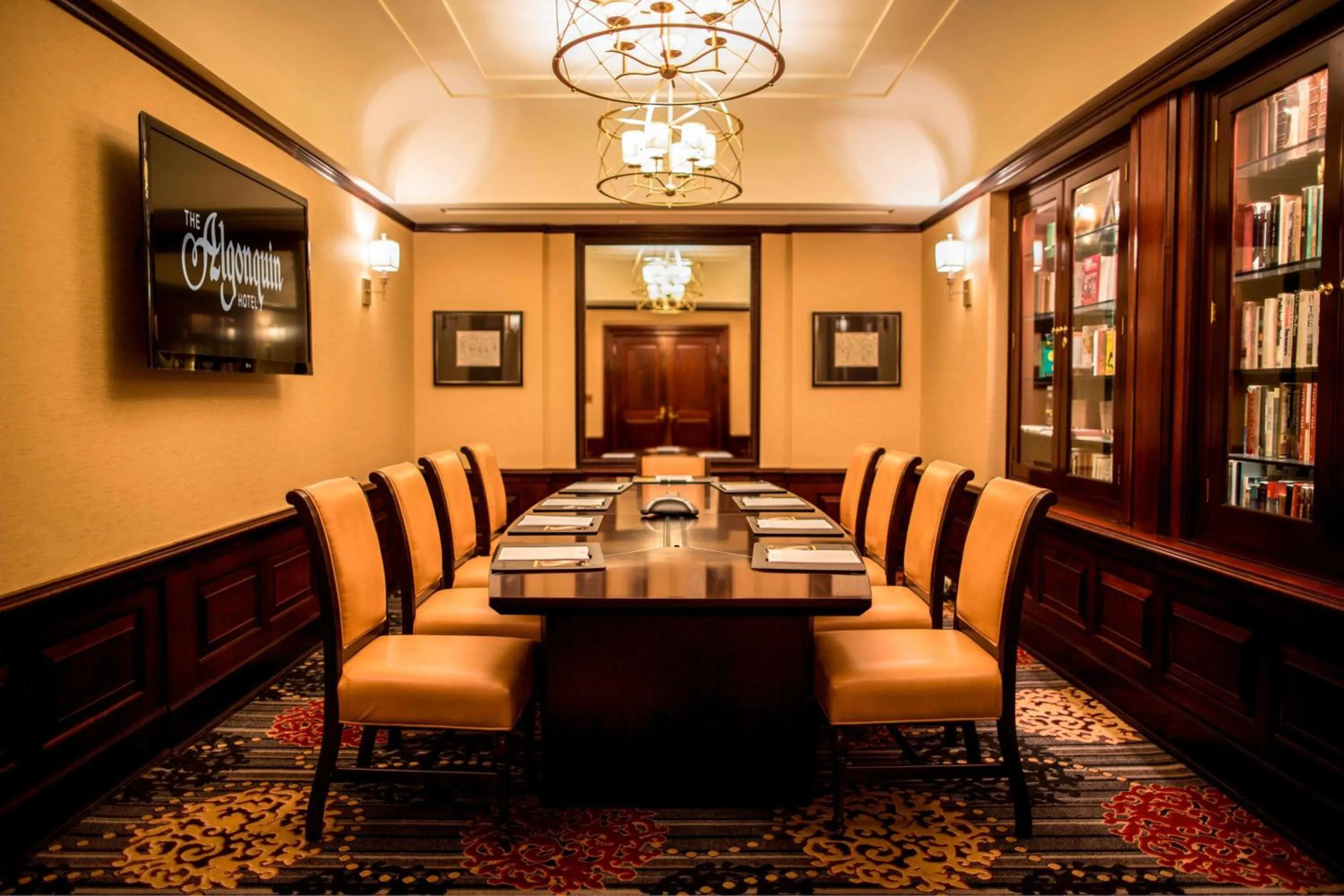 Meeting/conference room in The Algonquin Hotel Times Square, Autograph Collection