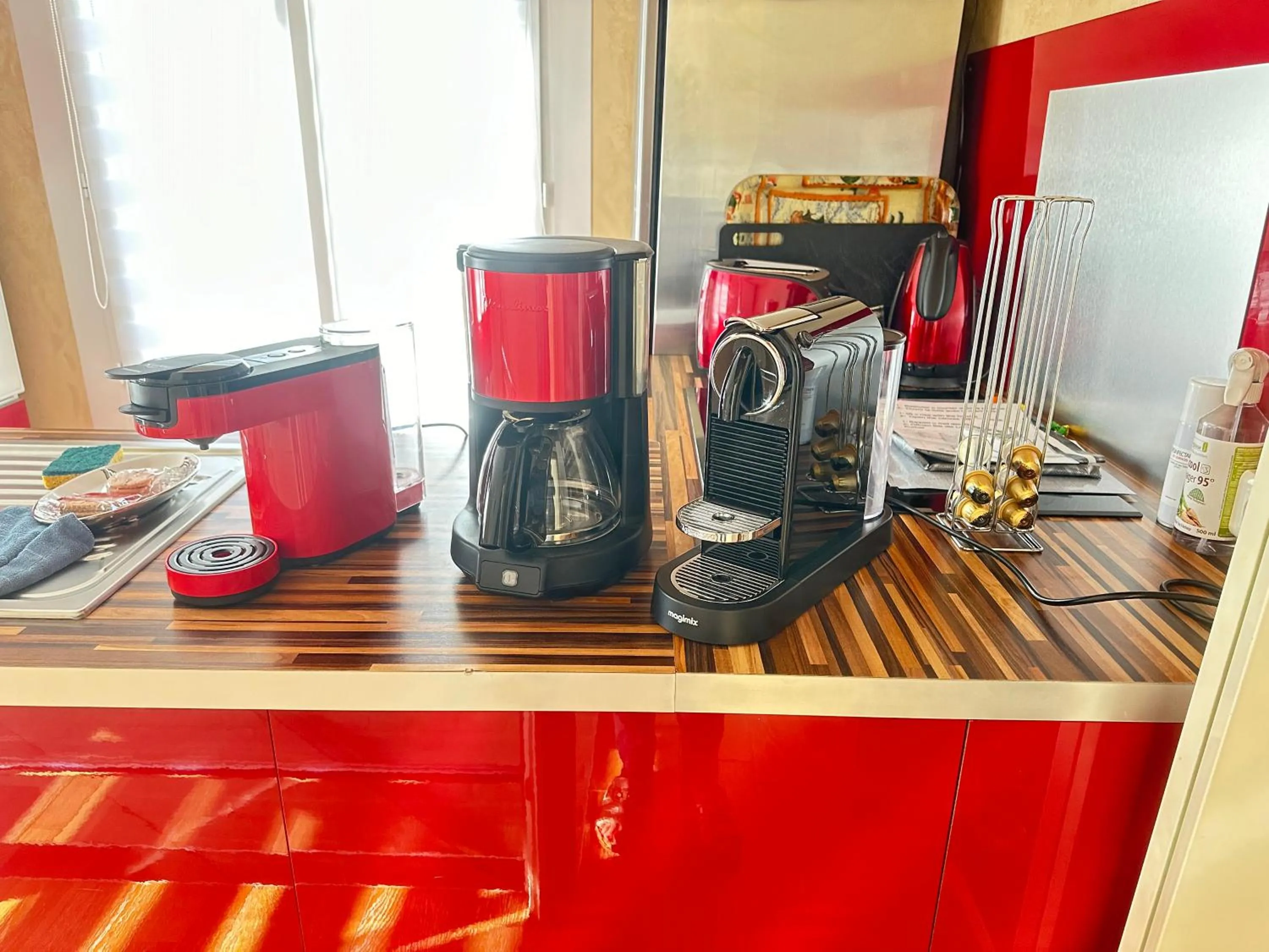 Coffee/tea facilities in La Petite Maison de Jane