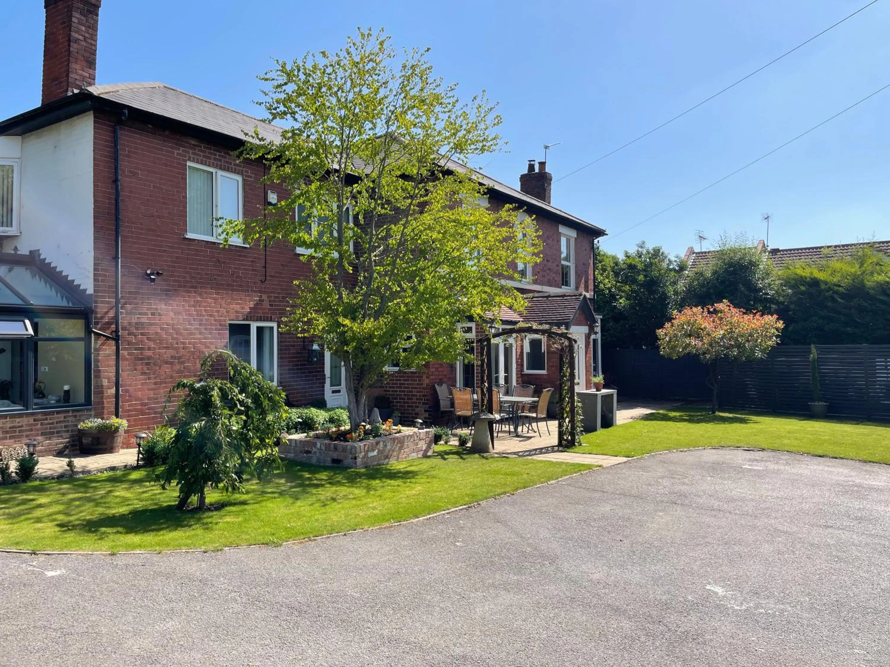 Property building in Borrowfield Lodge