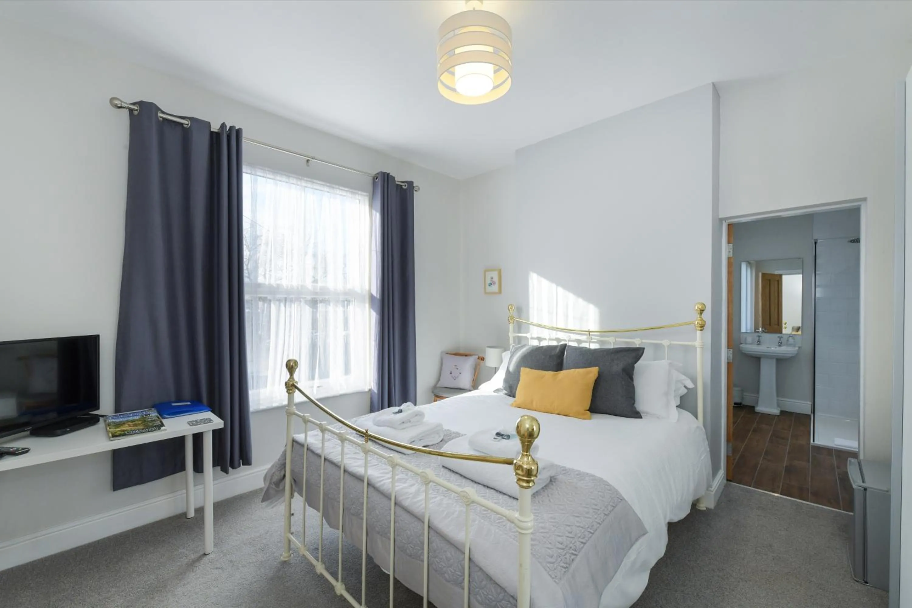 Bedroom, Bed in Borrowfield Lodge