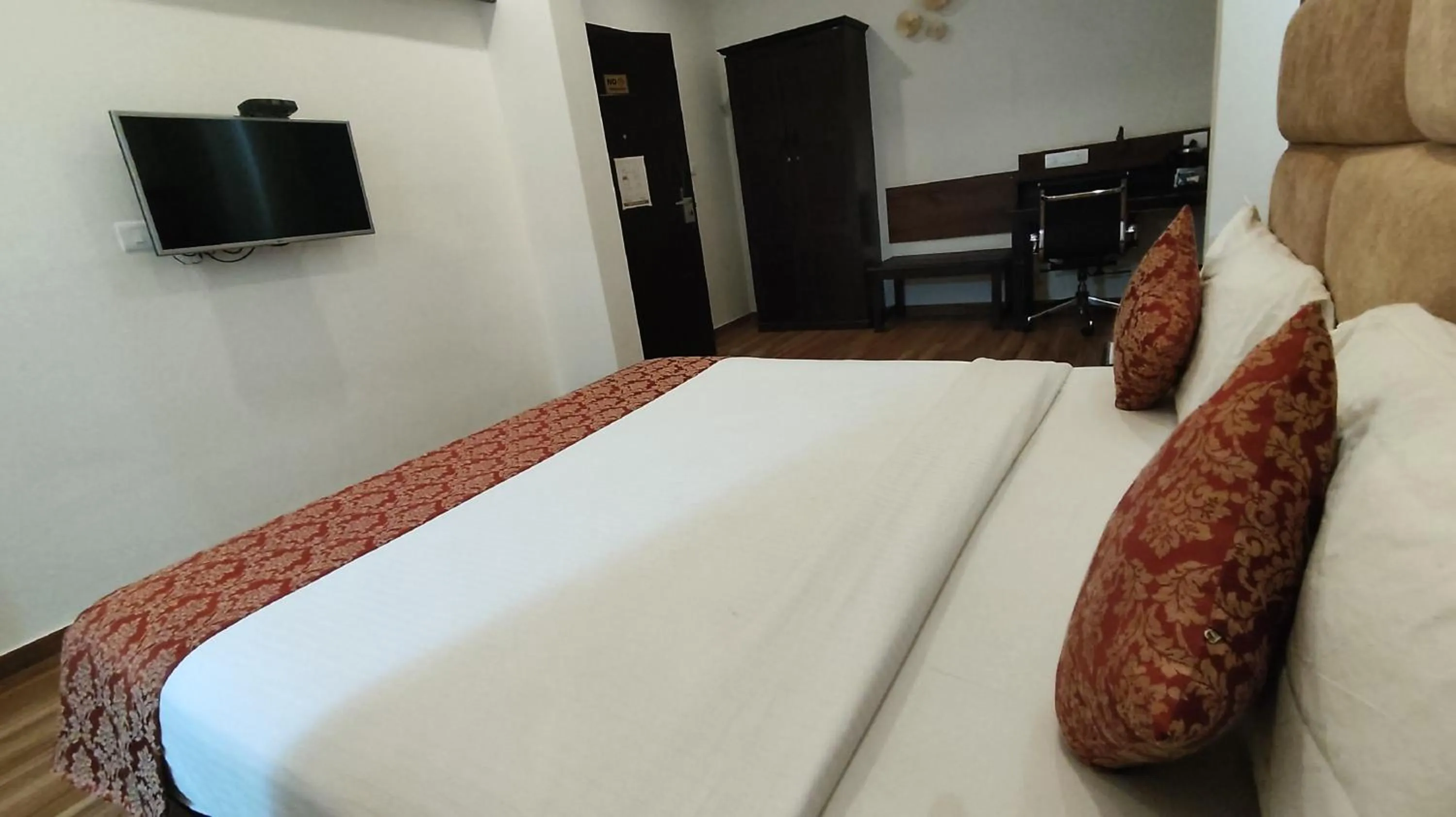 Bedroom, Bed in The Continentti Whitefield