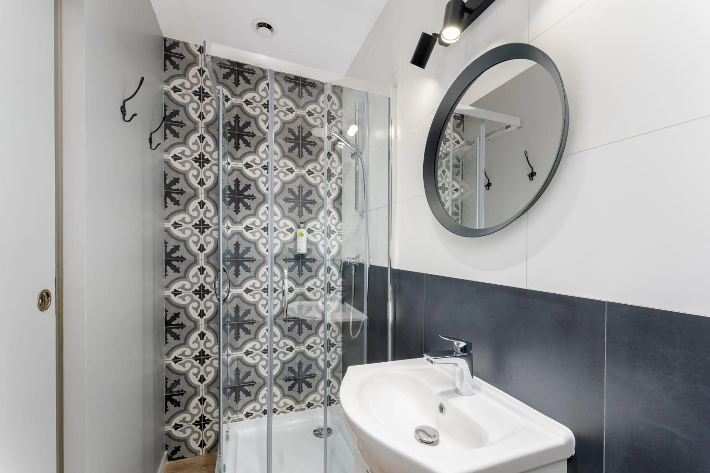 Shower in Szewska 7 Apartments