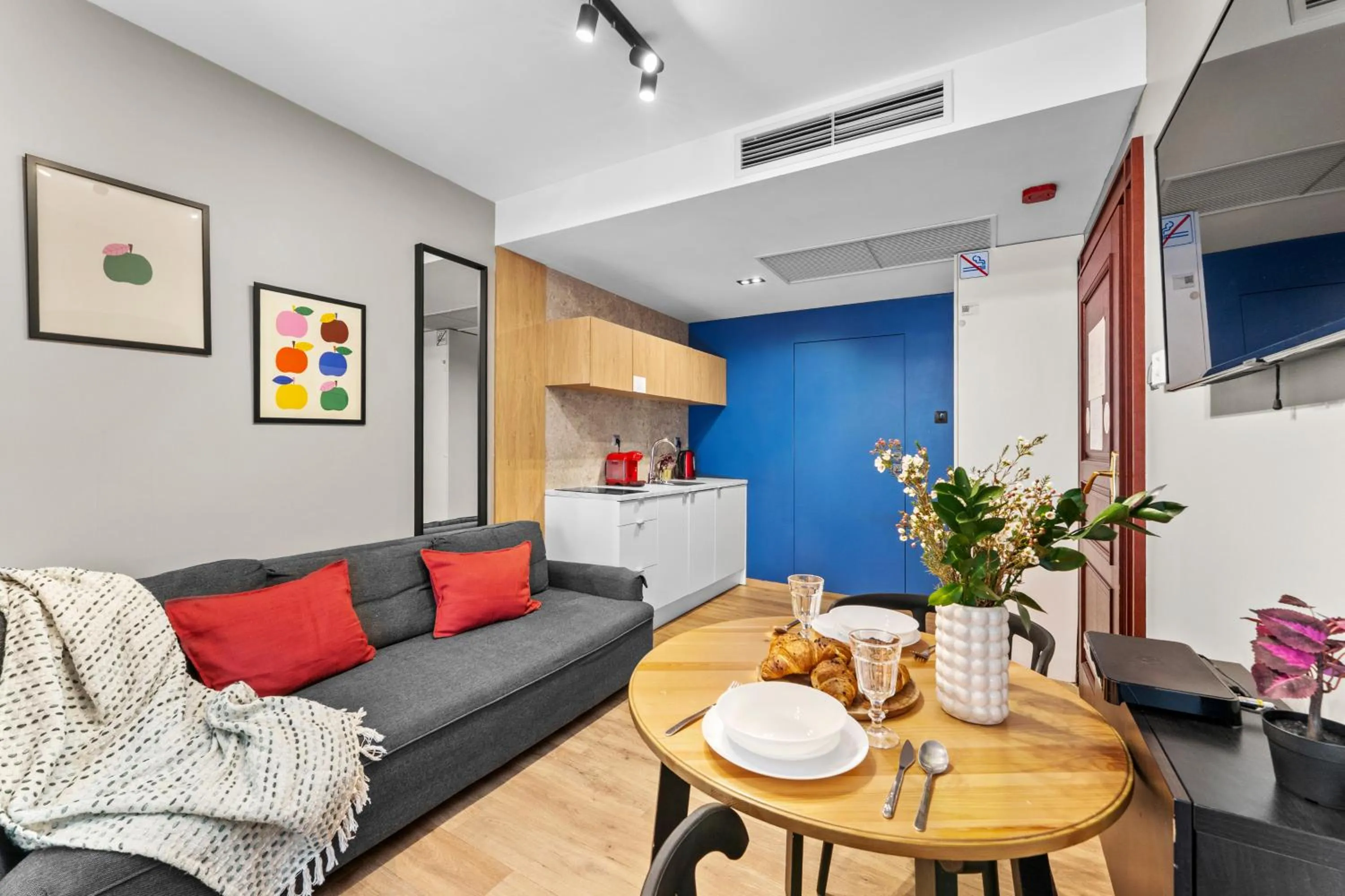 Kitchen or kitchenette in Szewska 7 Apartments