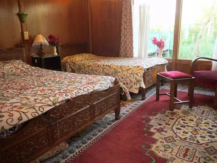 Bed in Houseboat Lily of Nageen