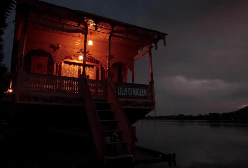 Facade/entrance in Houseboat Lily of Nageen