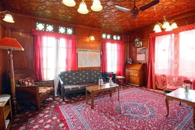 Library in Houseboat Lily of Nageen