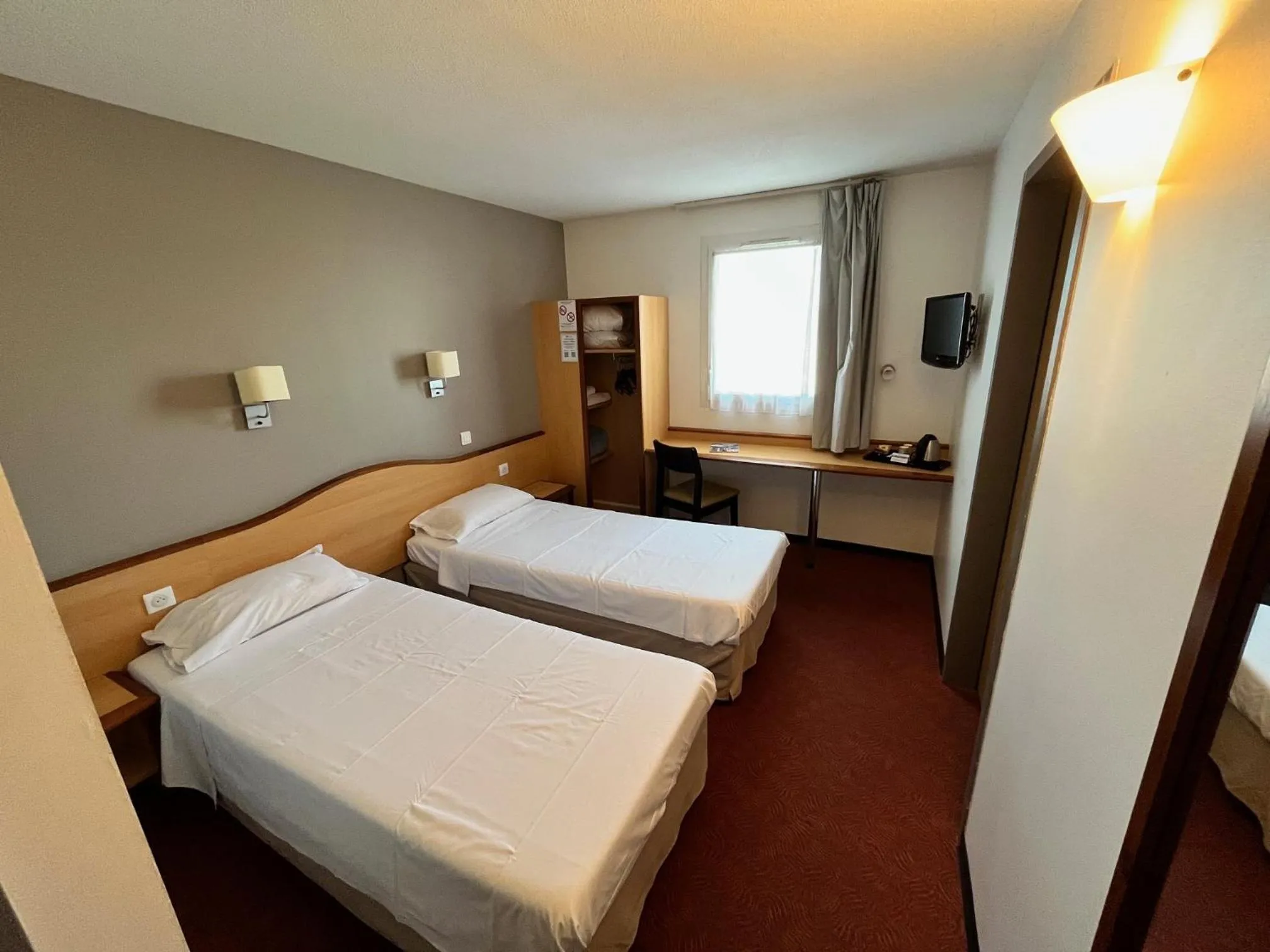 Bedroom, Bed in Brit Hotel Confort Villeneuve Sur Lot