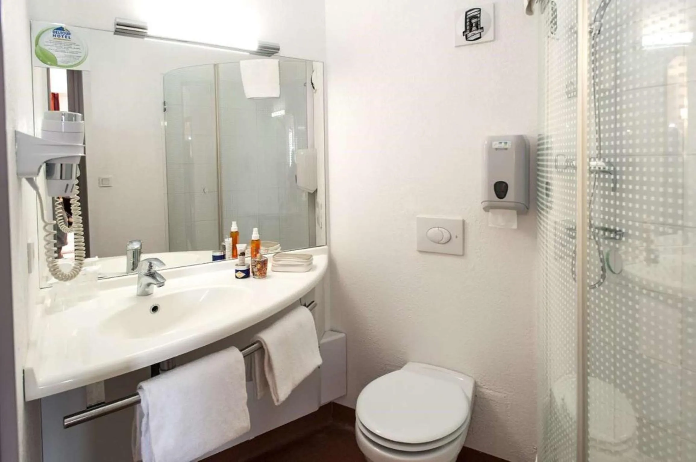 Bedroom in Brit Hotel Confort Villeneuve Sur Lot