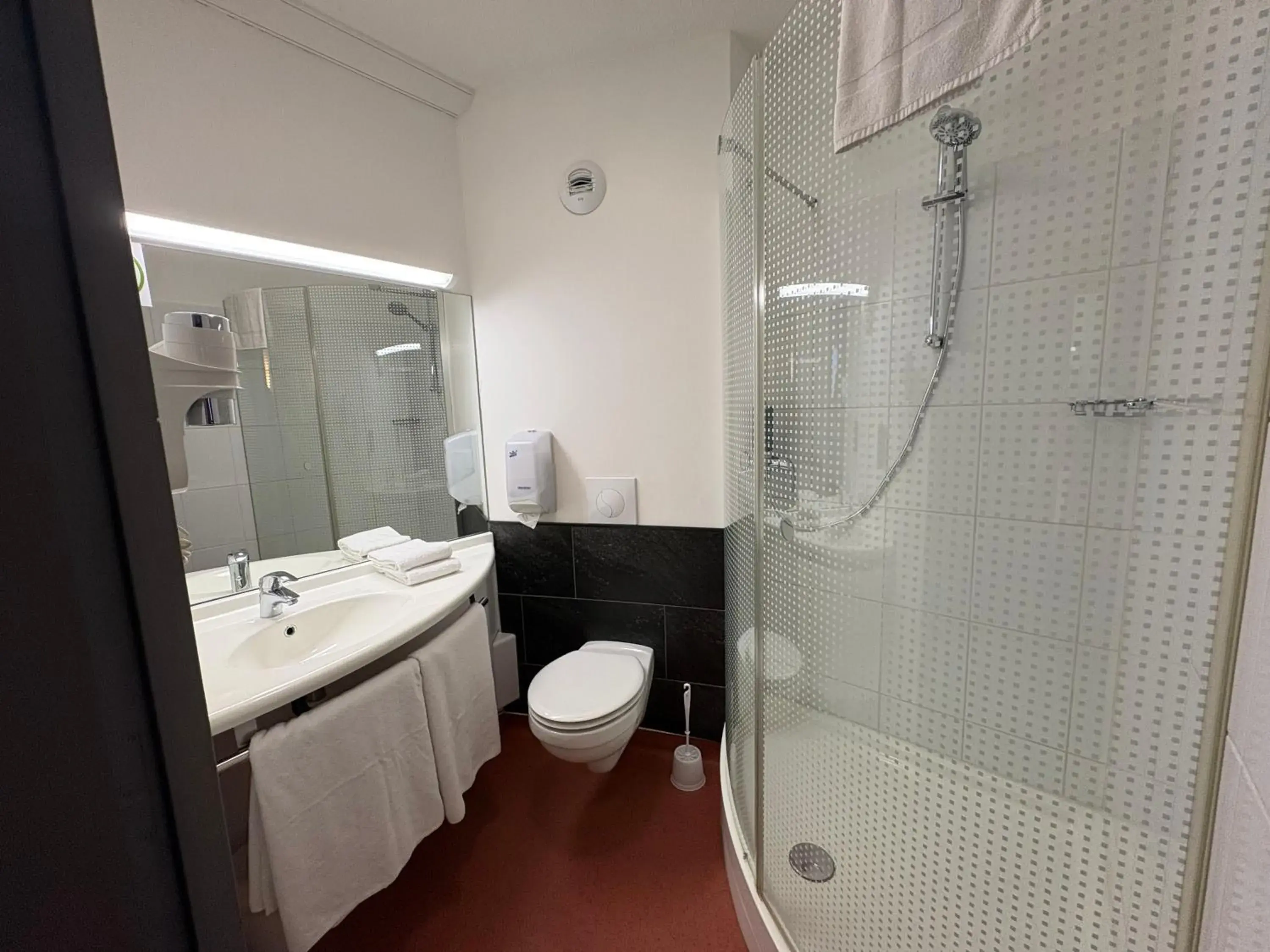 Double Room in Brit Hotel Confort Villeneuve Sur Lot Double Room in Brit Hotel Confort Villeneuve Sur Lot