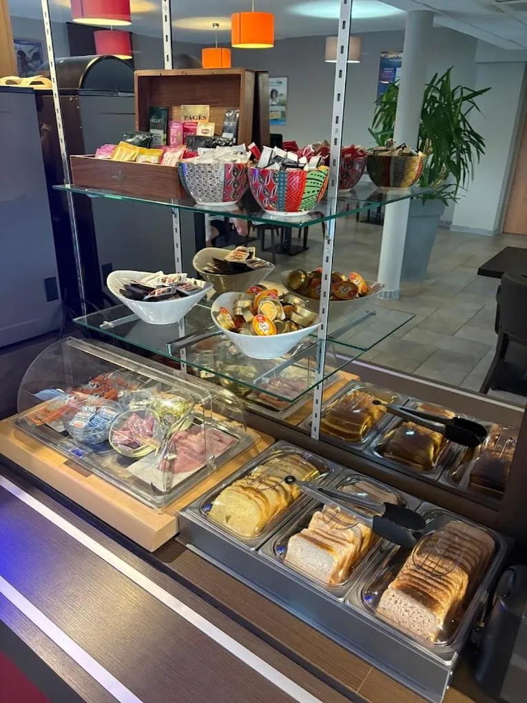 Breakfast in Brit Hotel Confort Villeneuve Sur Lot