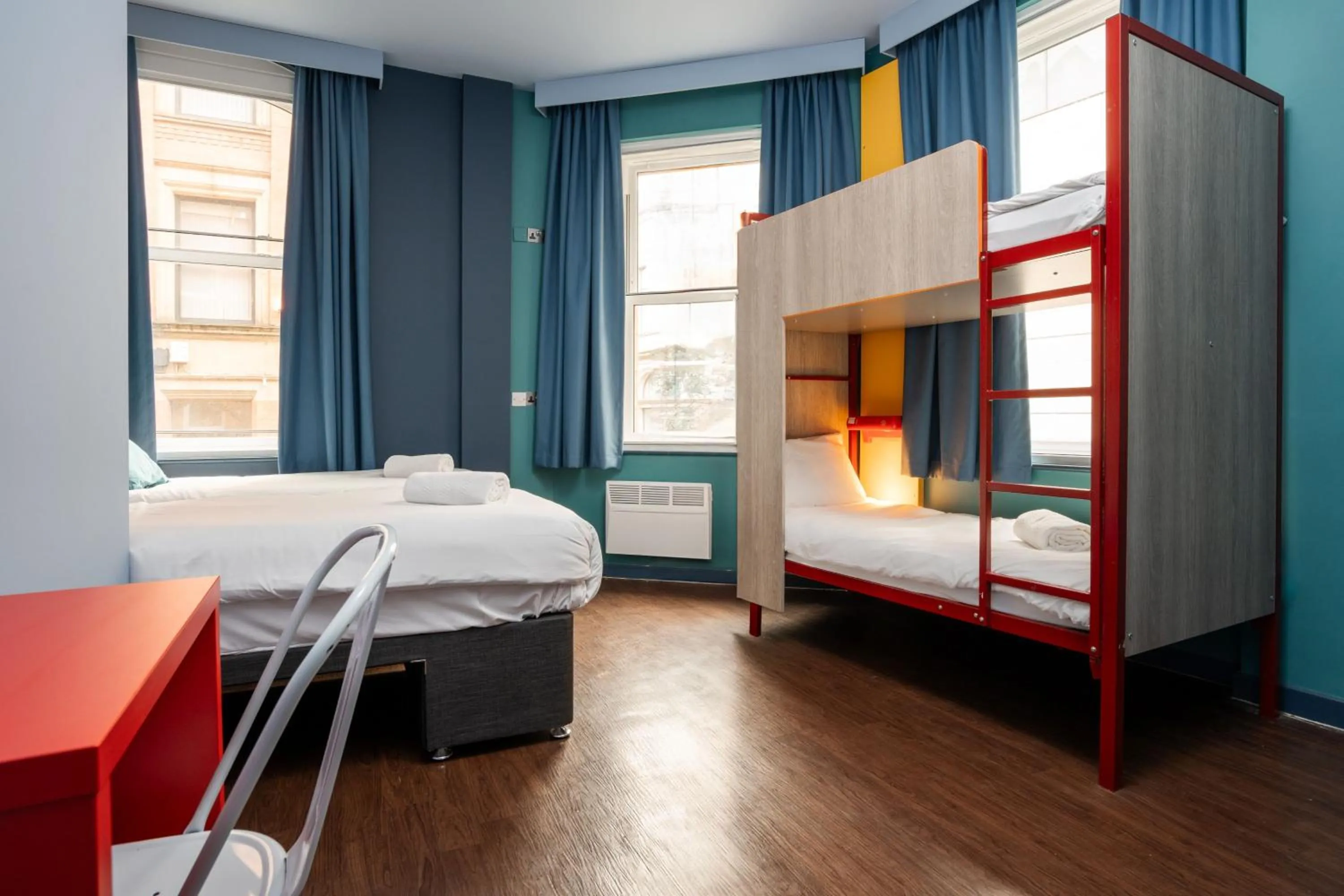 Photo of the whole room, Bed in Kabannas Liverpool