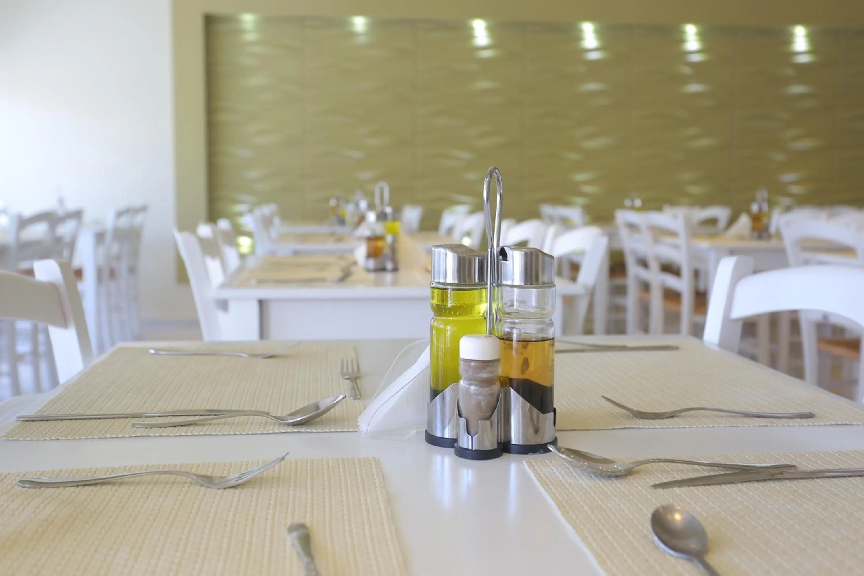 Restaurant/places to eat in Tropical