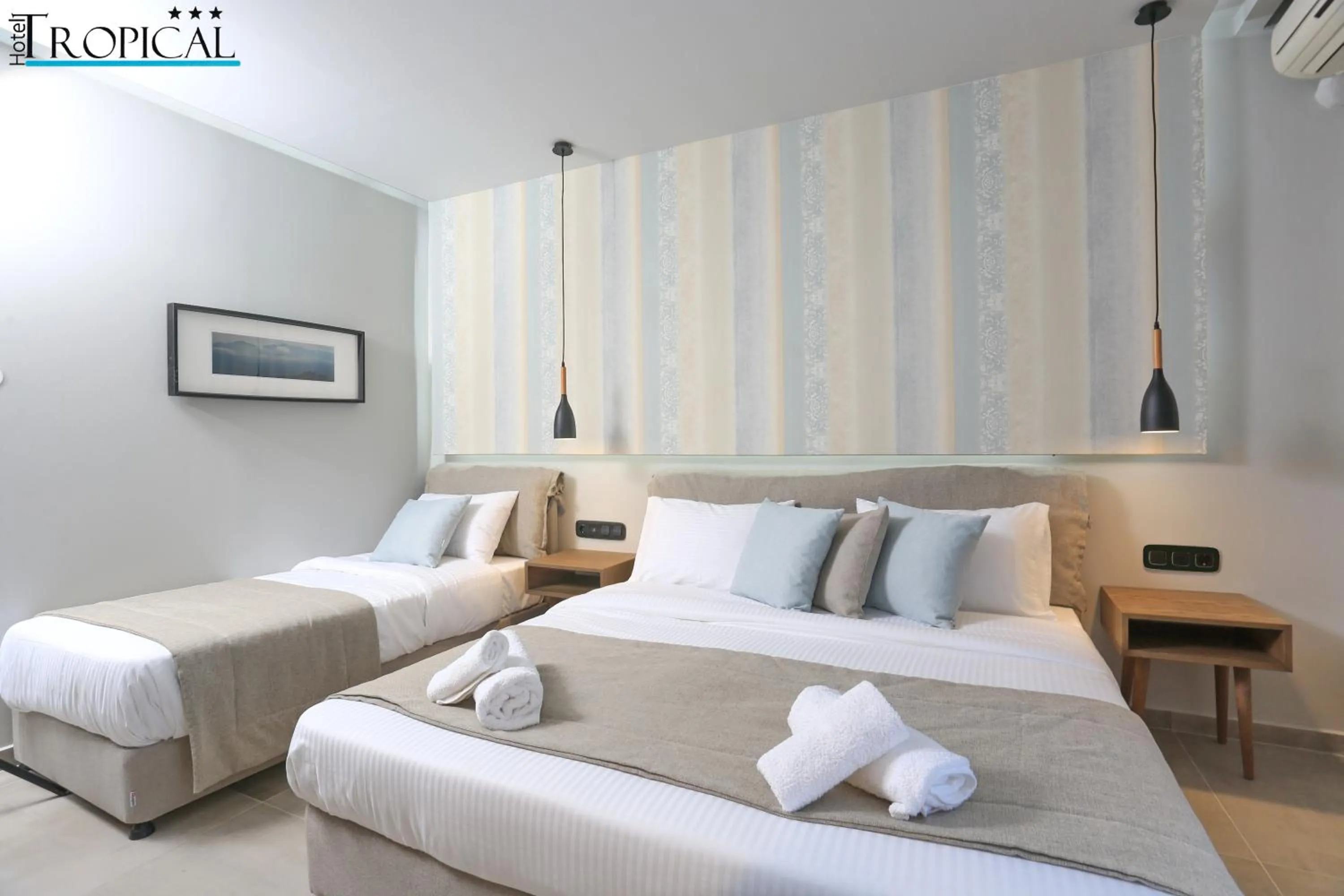 Photo of the whole room, Bed in Tropical