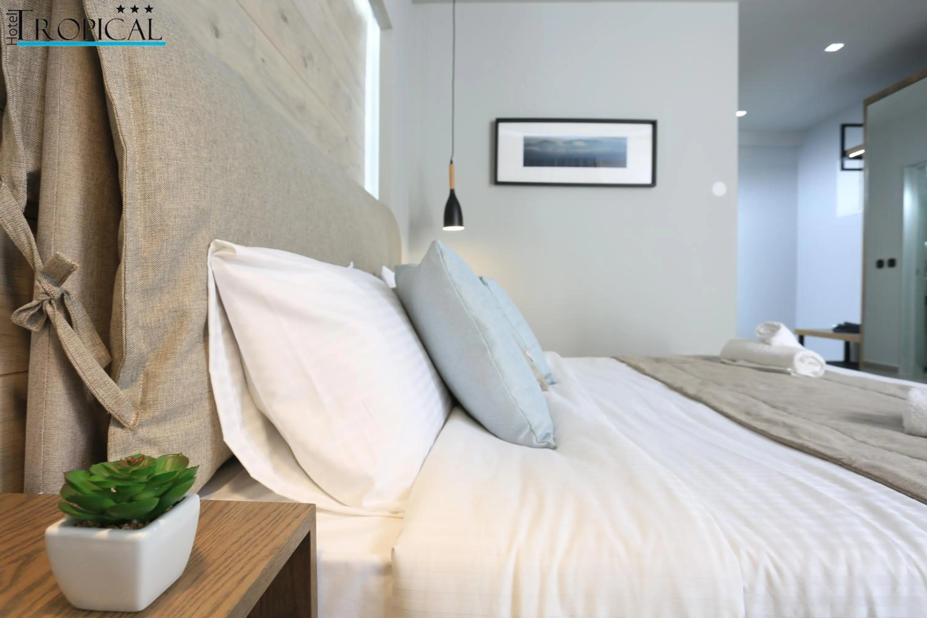 Bedroom, Bed in Tropical