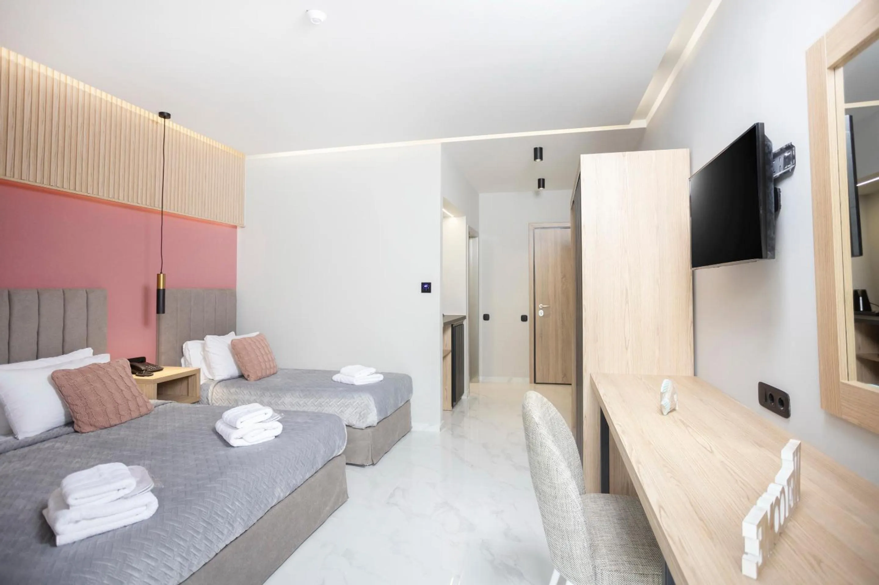 Photo of the whole room, Bed in Tropical