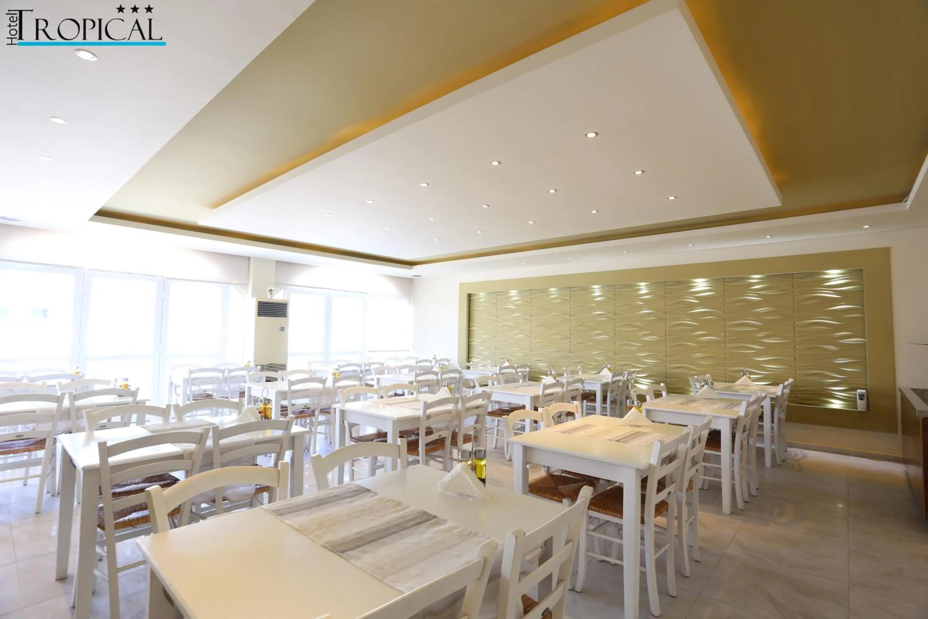 Restaurant/places to eat in Tropical