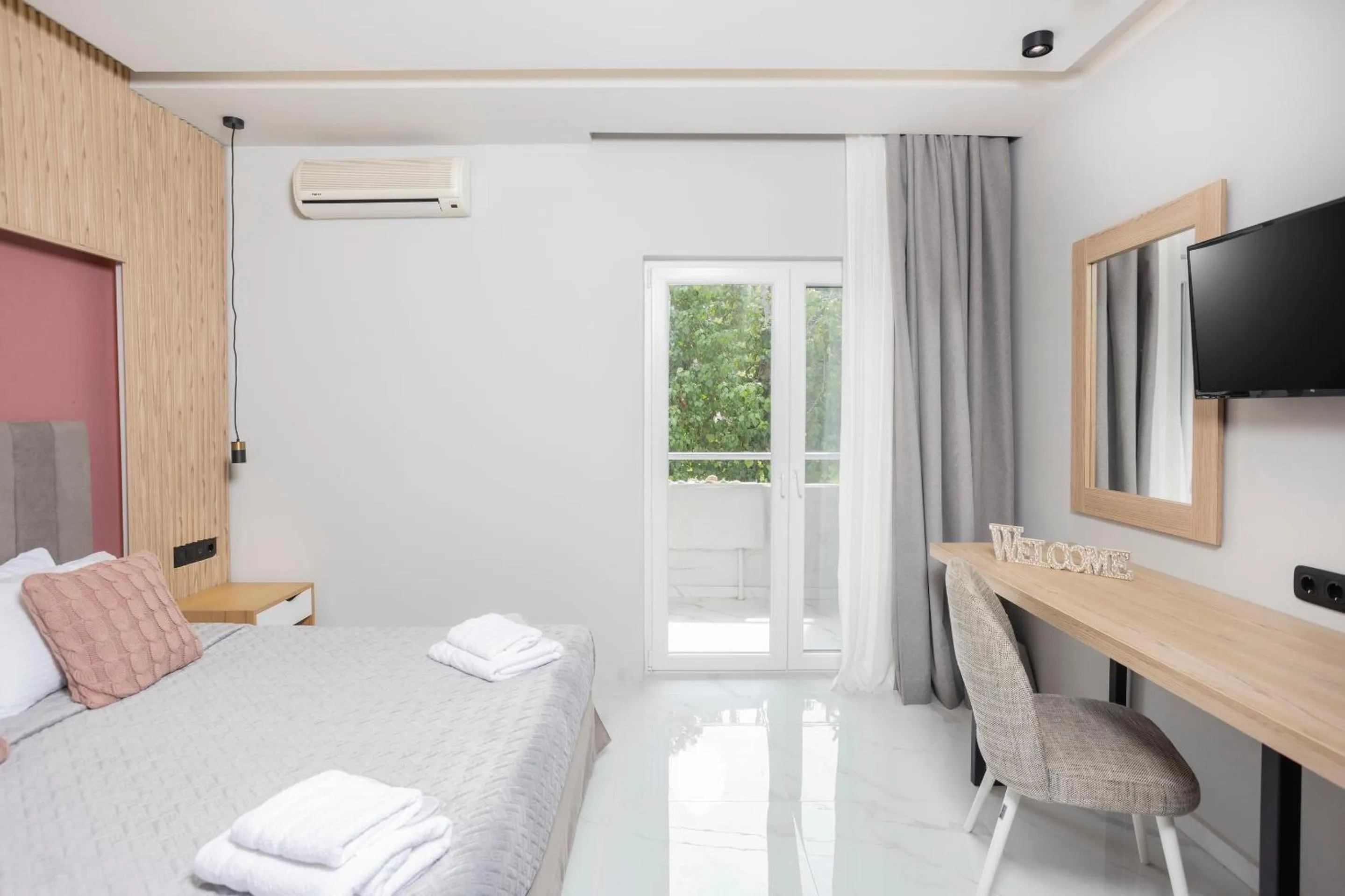 Bedroom, Bed in Tropical