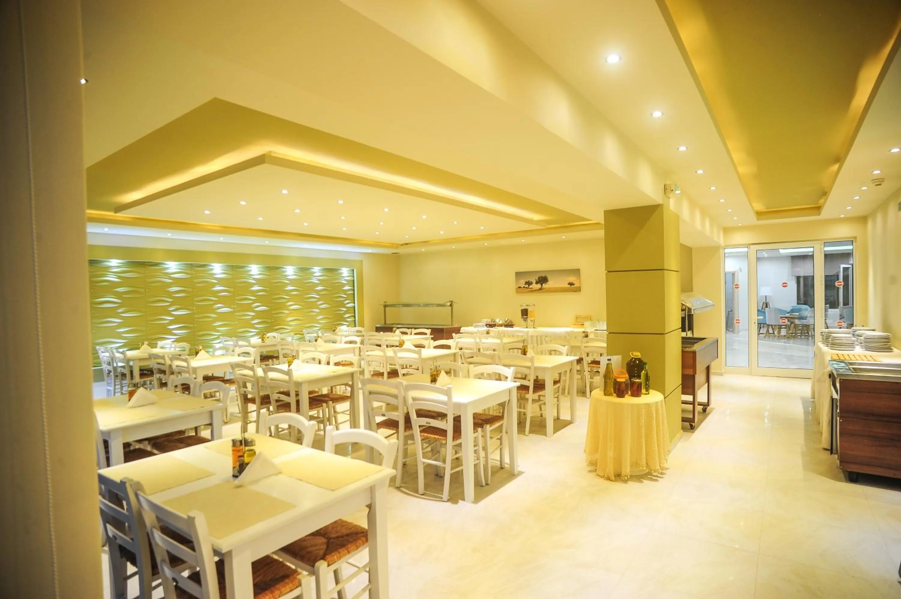 Restaurant/places to eat in Tropical