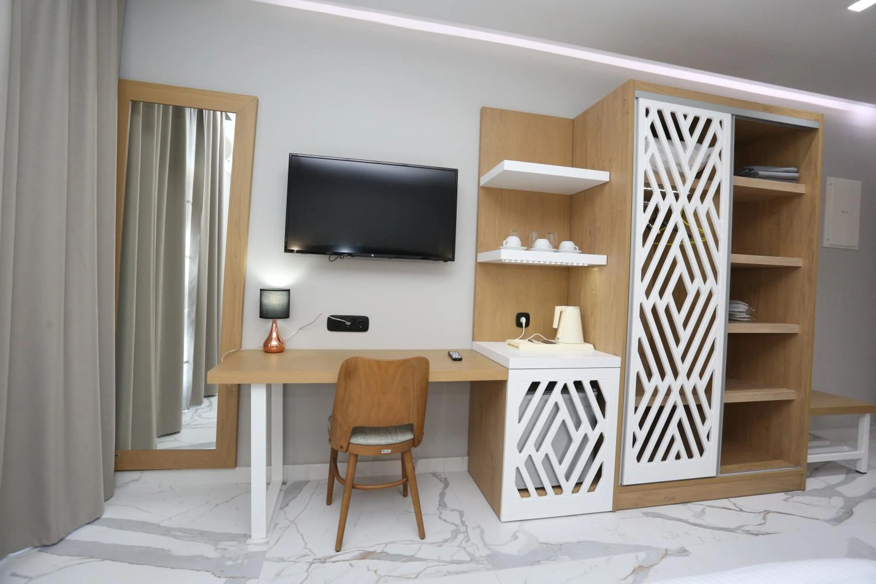 TV and multimedia in Tropical