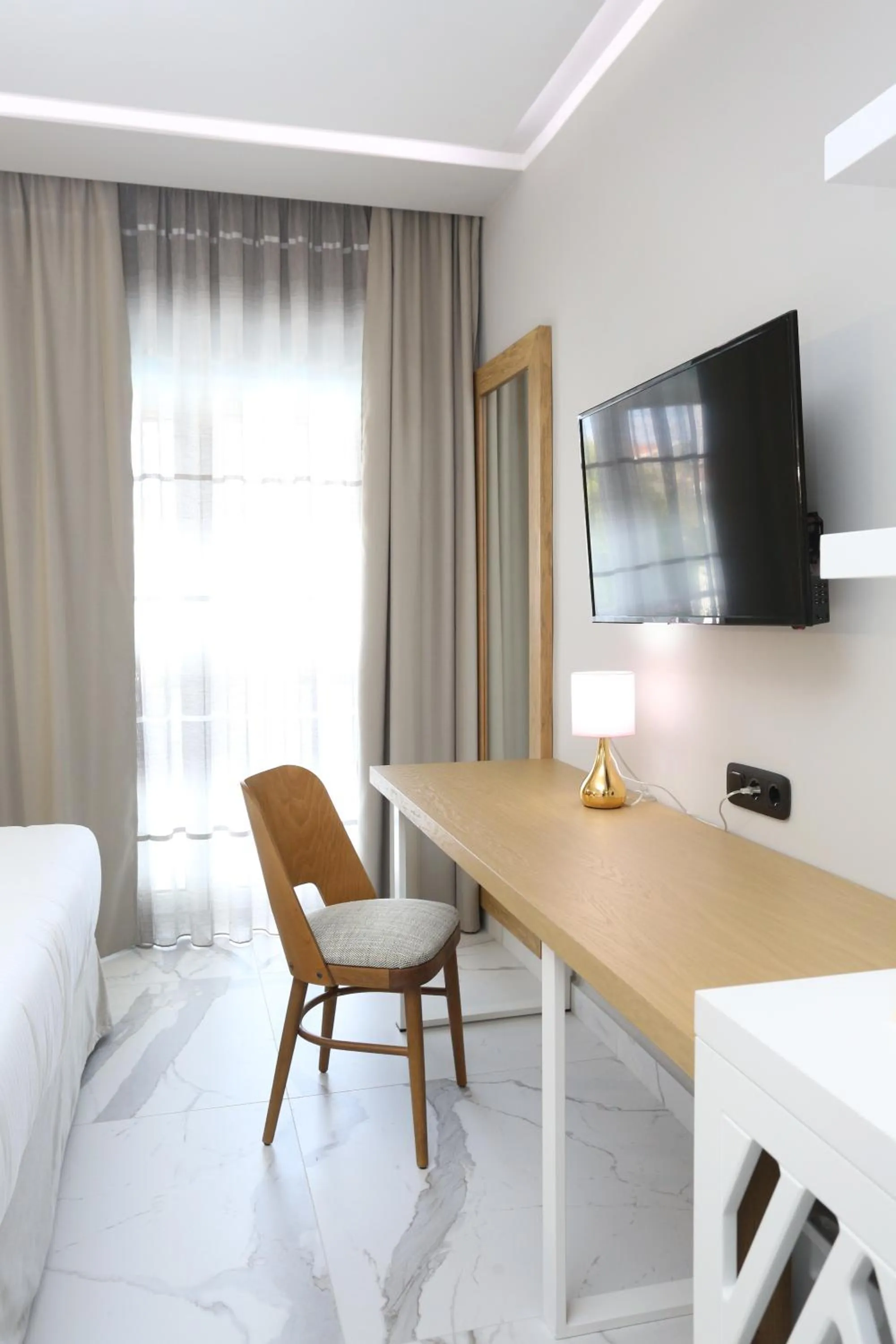 TV and multimedia in Tropical