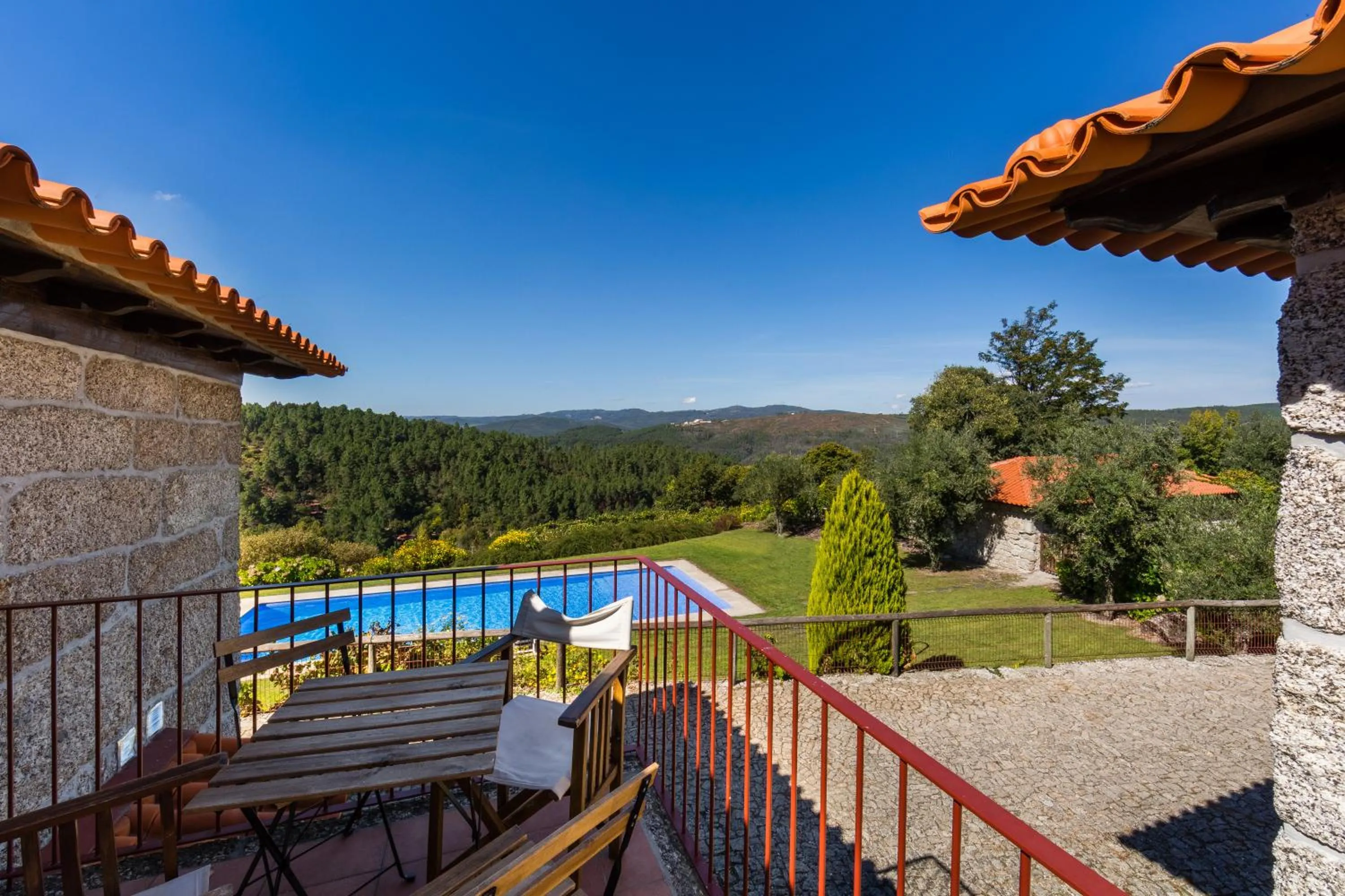 Swimming pool in Quinta da Pousadela - Agroturismo