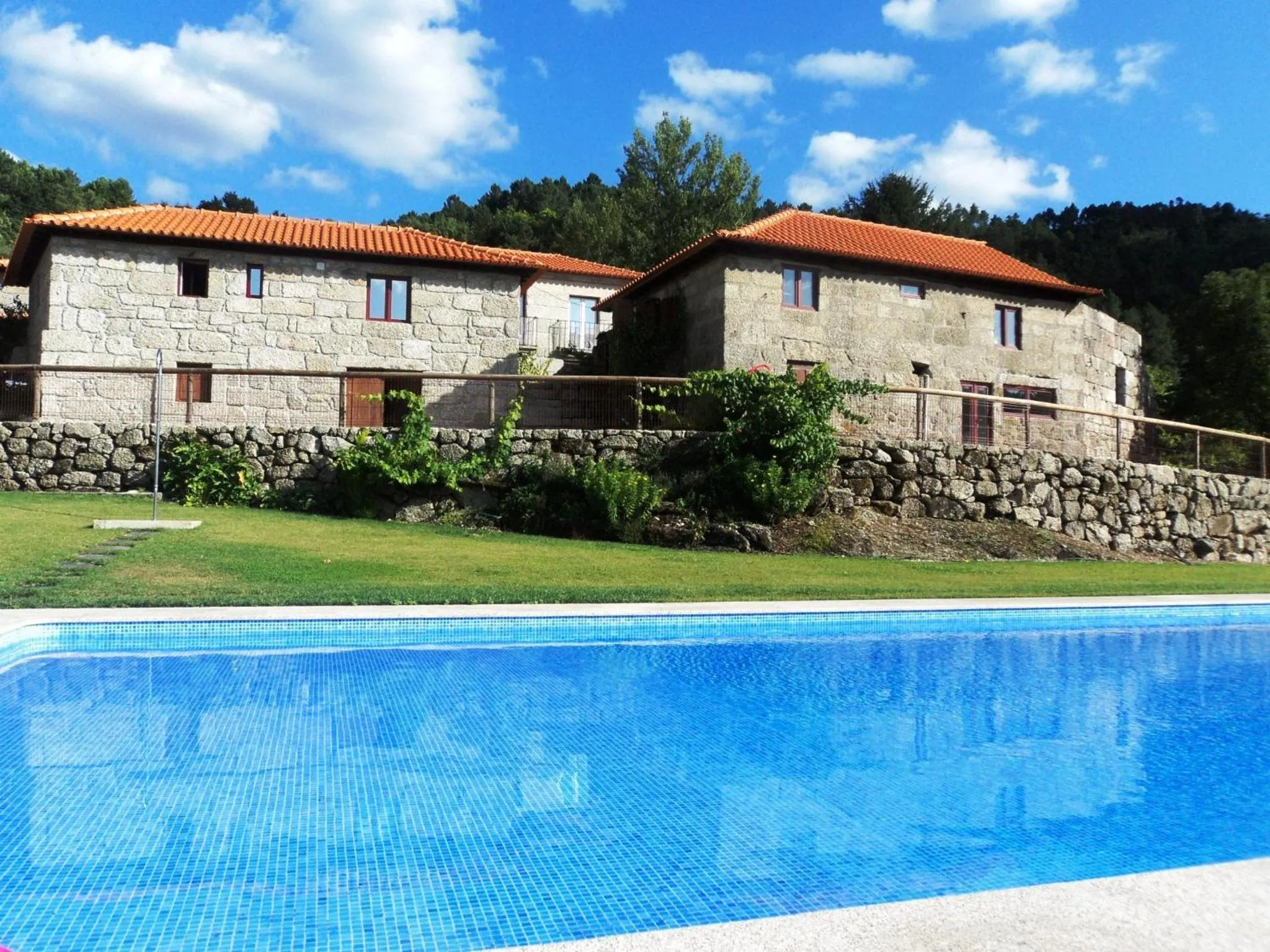 Swimming pool in Quinta da Pousadela - Agroturismo