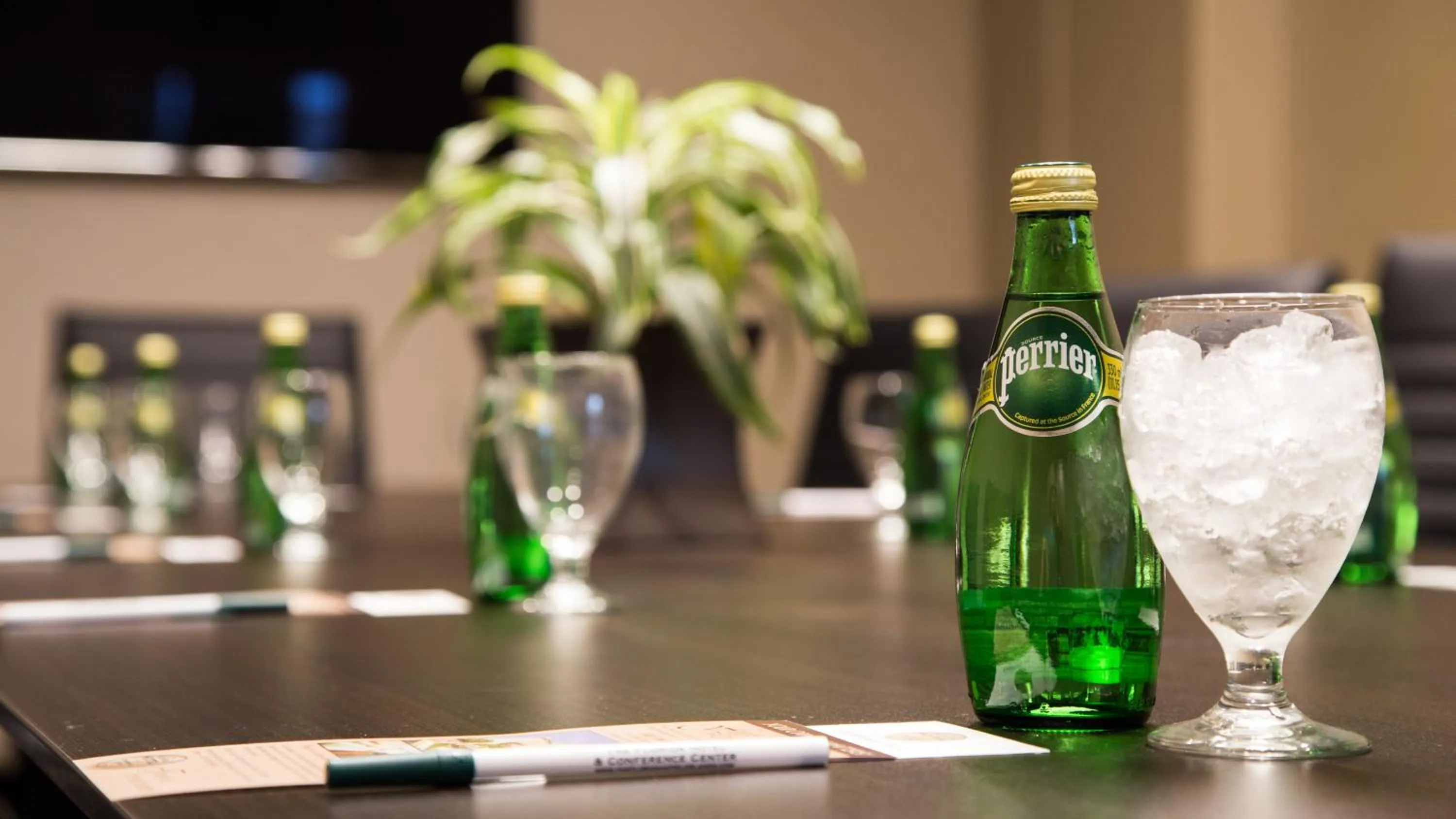 Food and drinks in The Florida Hotel & Conference Center in the Florida Mall