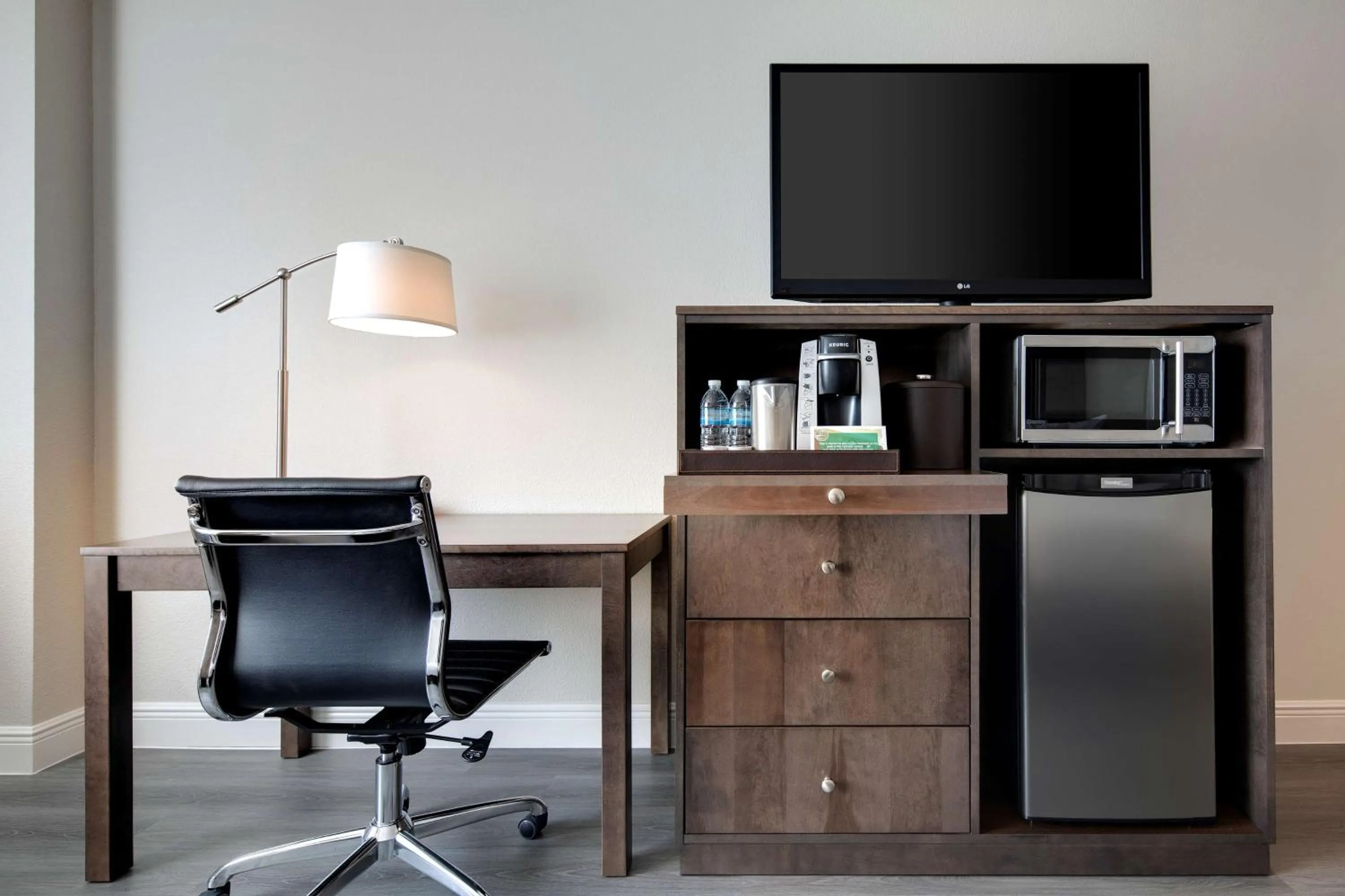 Photo of the whole room in The Florida Hotel & Conference Center in the Florida Mall