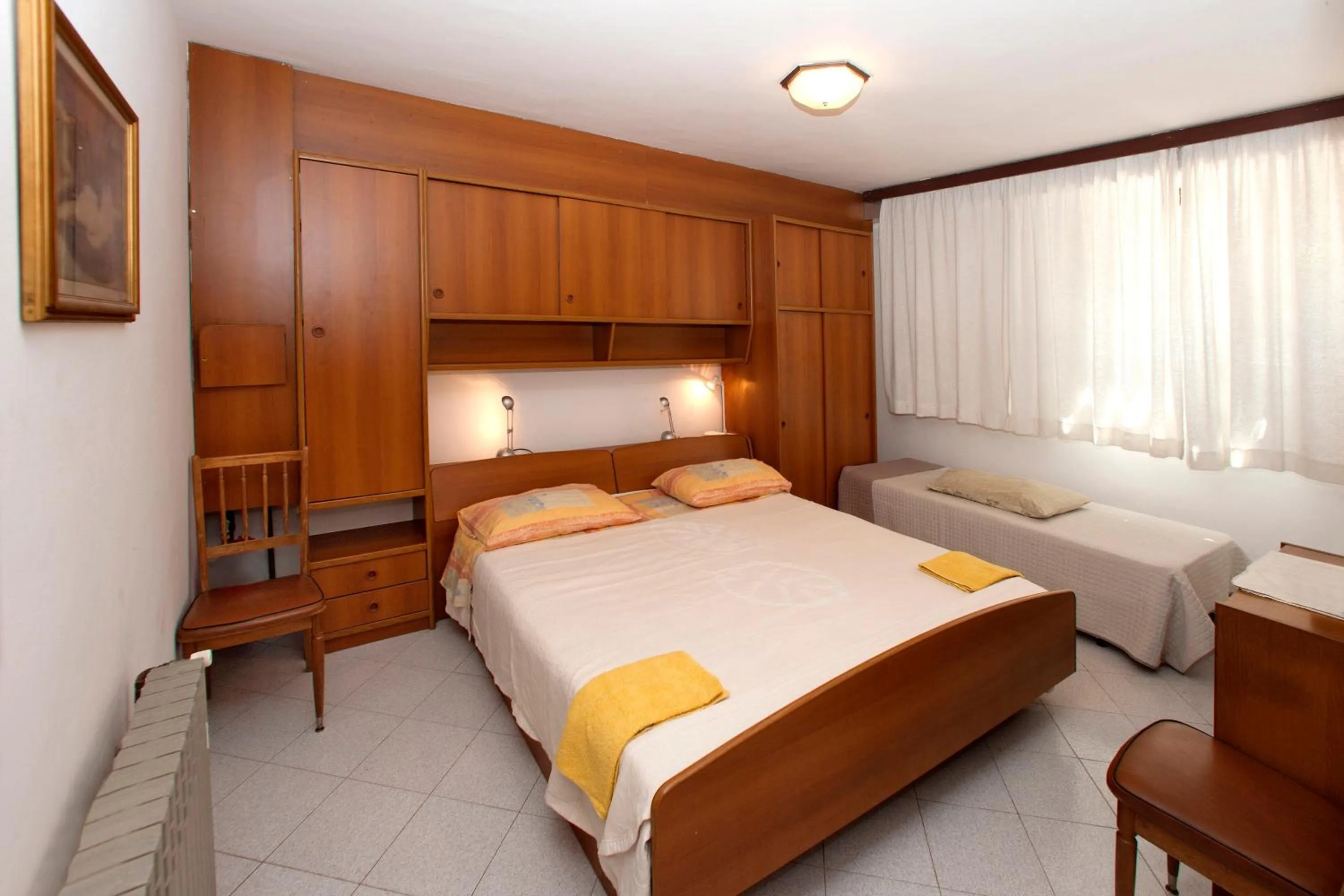 Bed in Apartments Mladenka